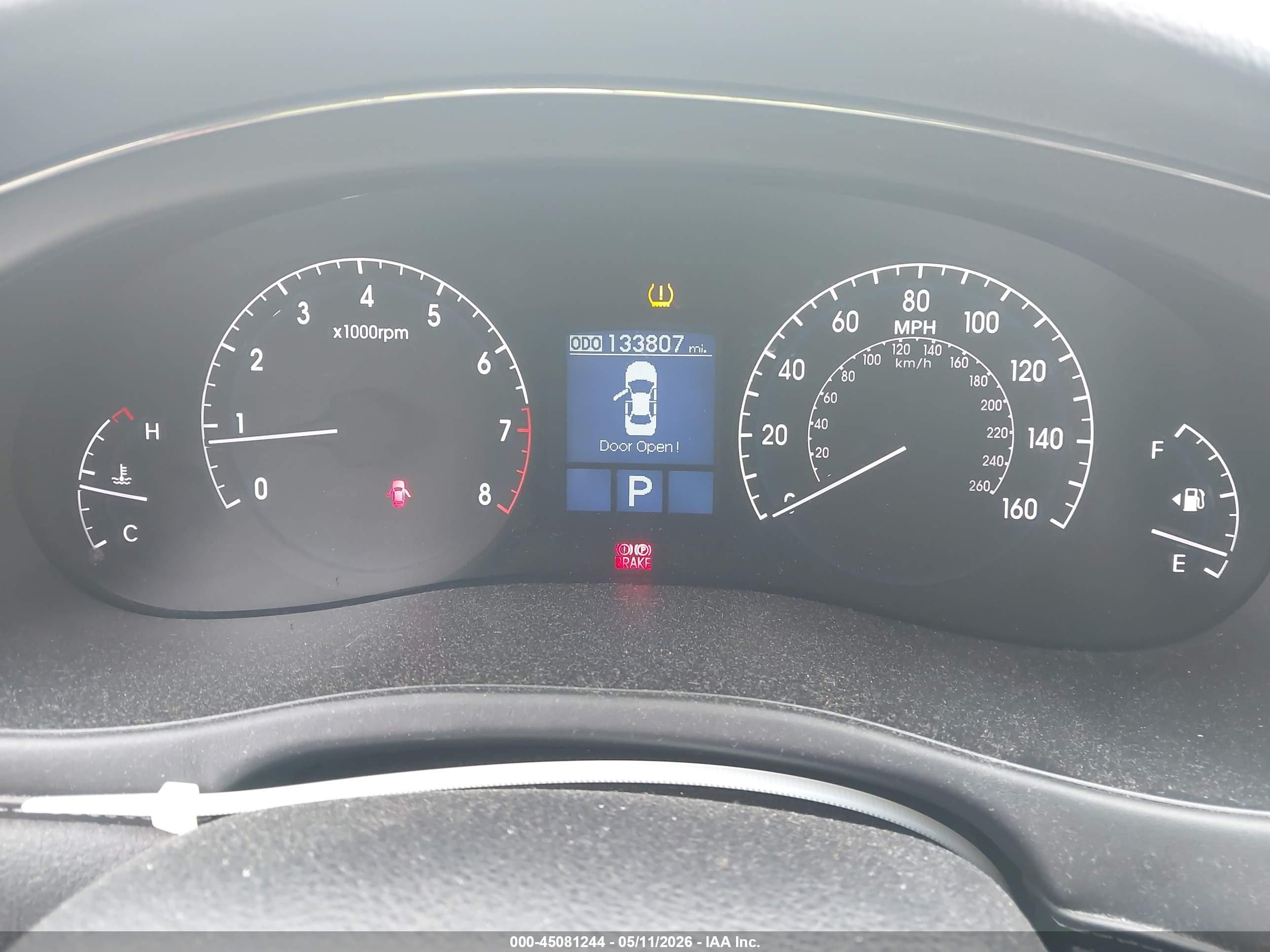 HYUNDAI GENESIS image 7