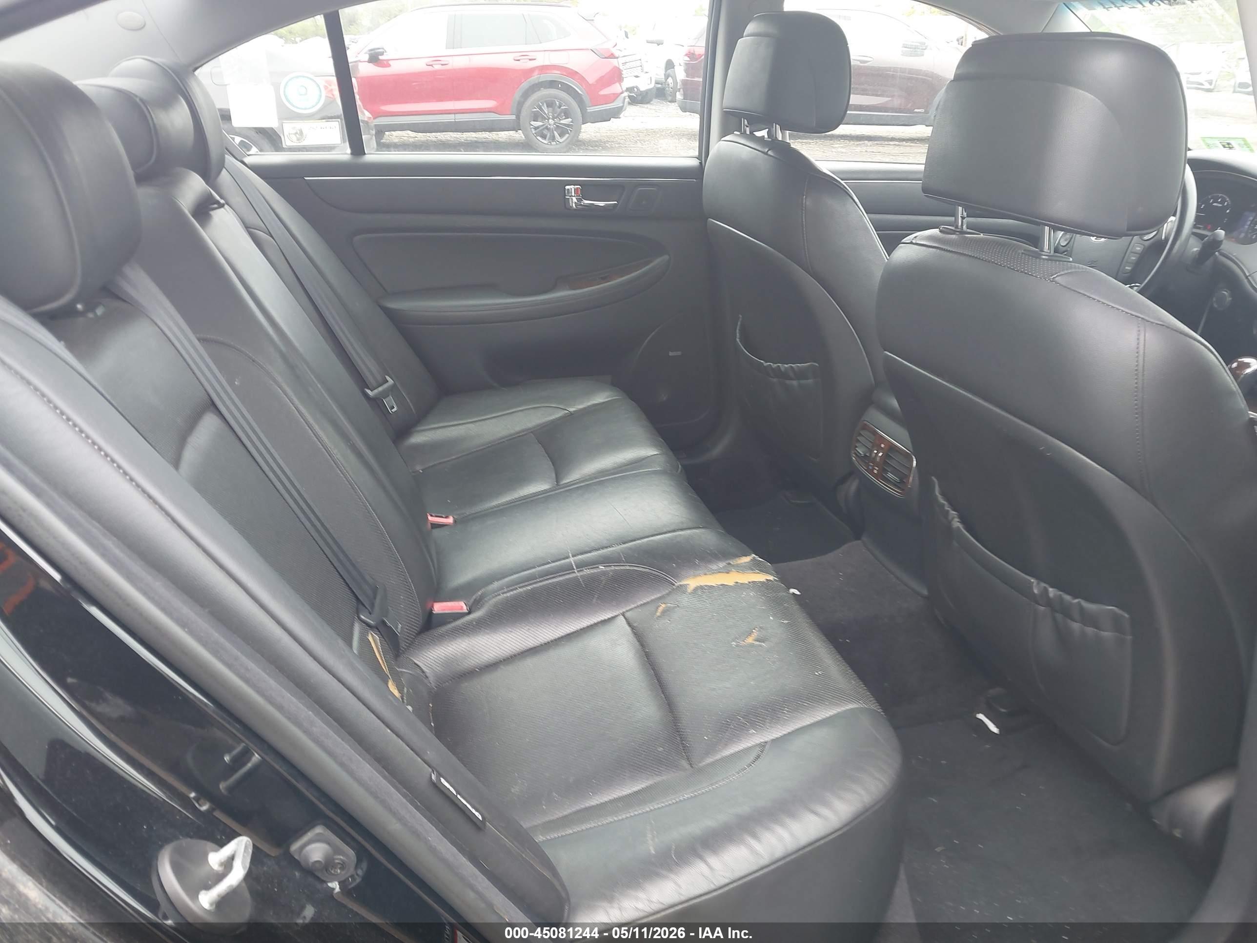 HYUNDAI GENESIS image 8