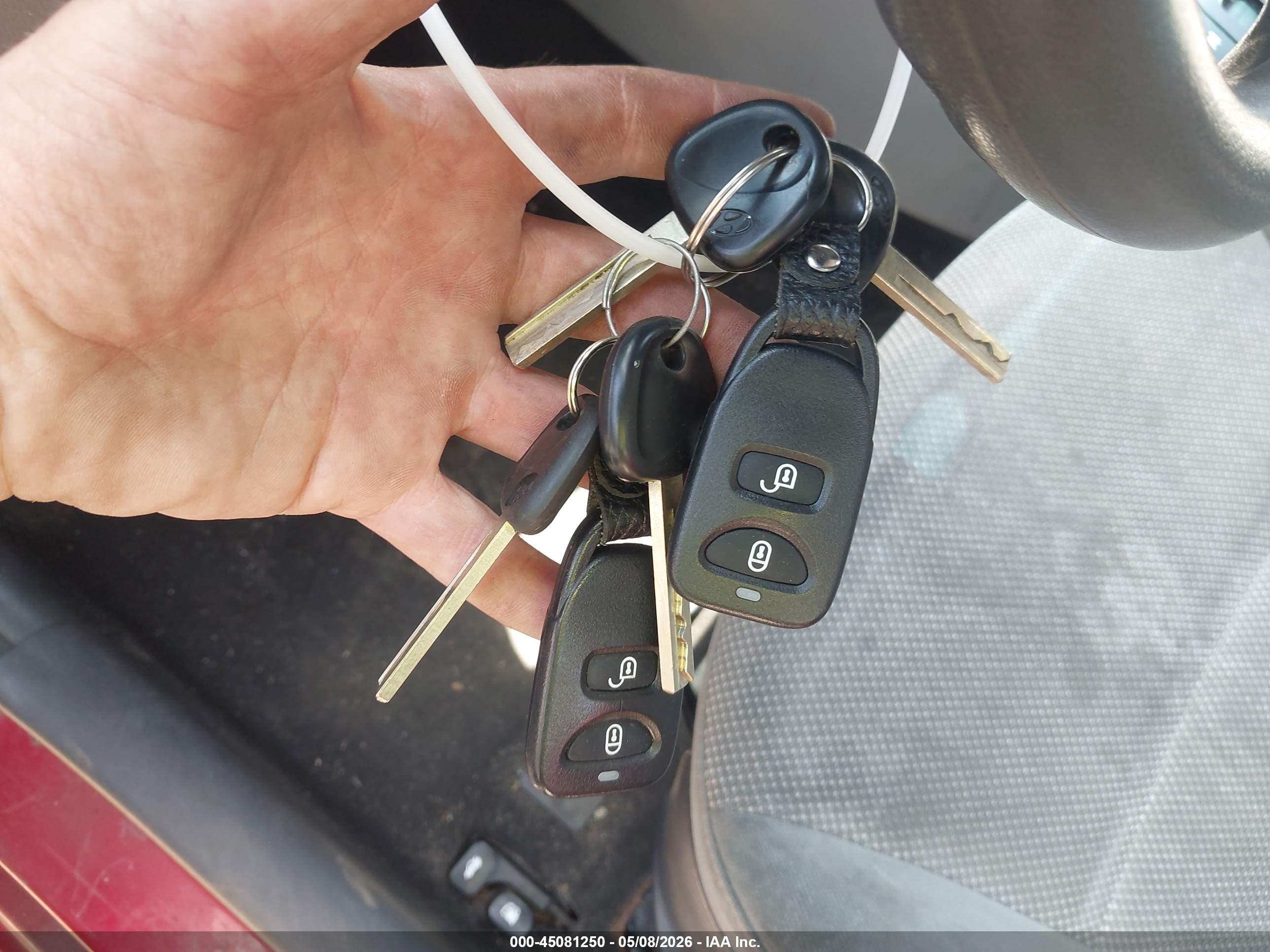 HYUNDAI ACCENT image 11