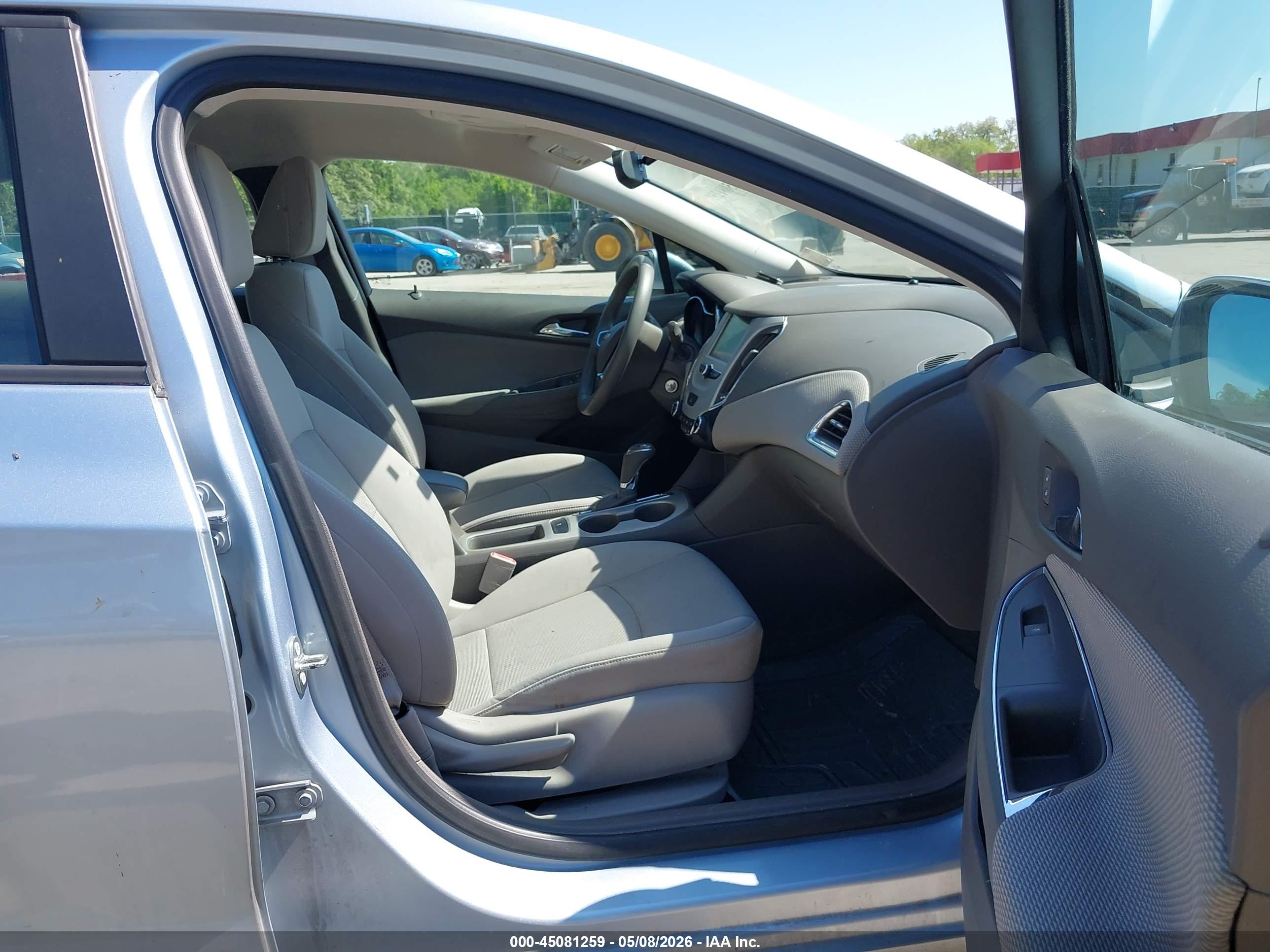CHEVROLET CRUZE image 5
