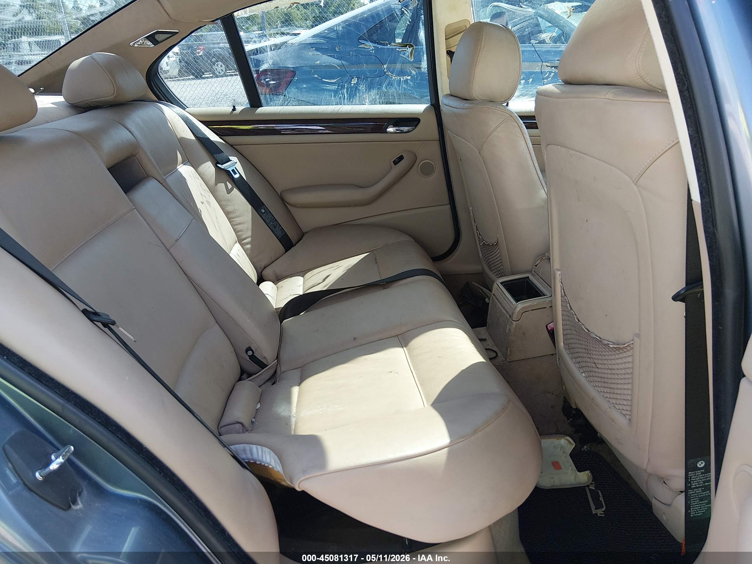 BMW 325I image 8
