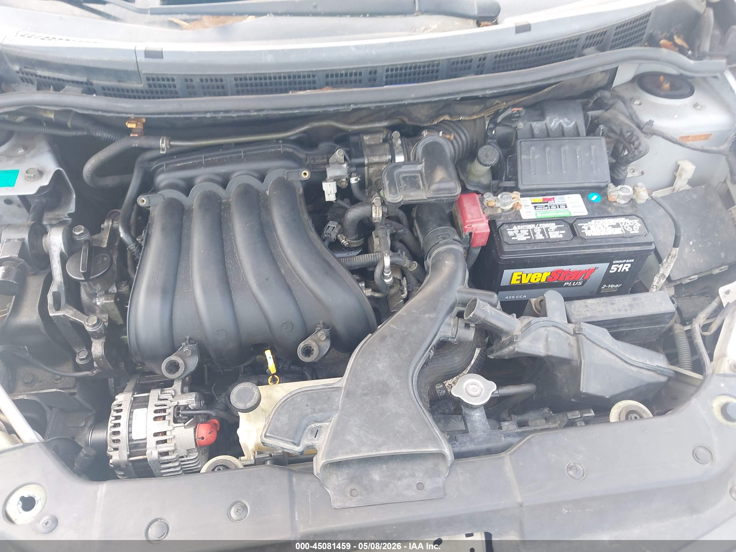 NISSAN VERSA image 10