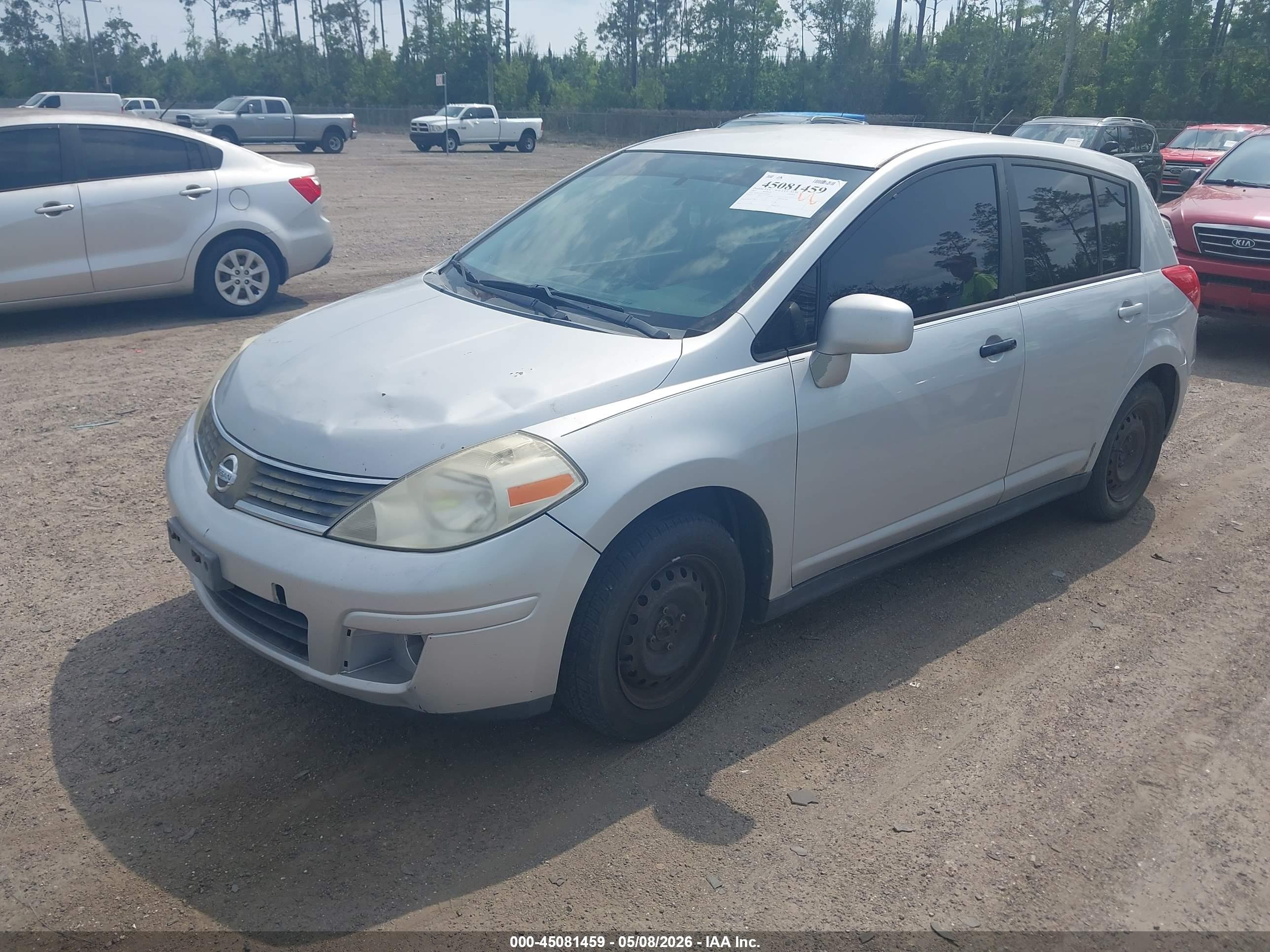 NISSAN VERSA image 2