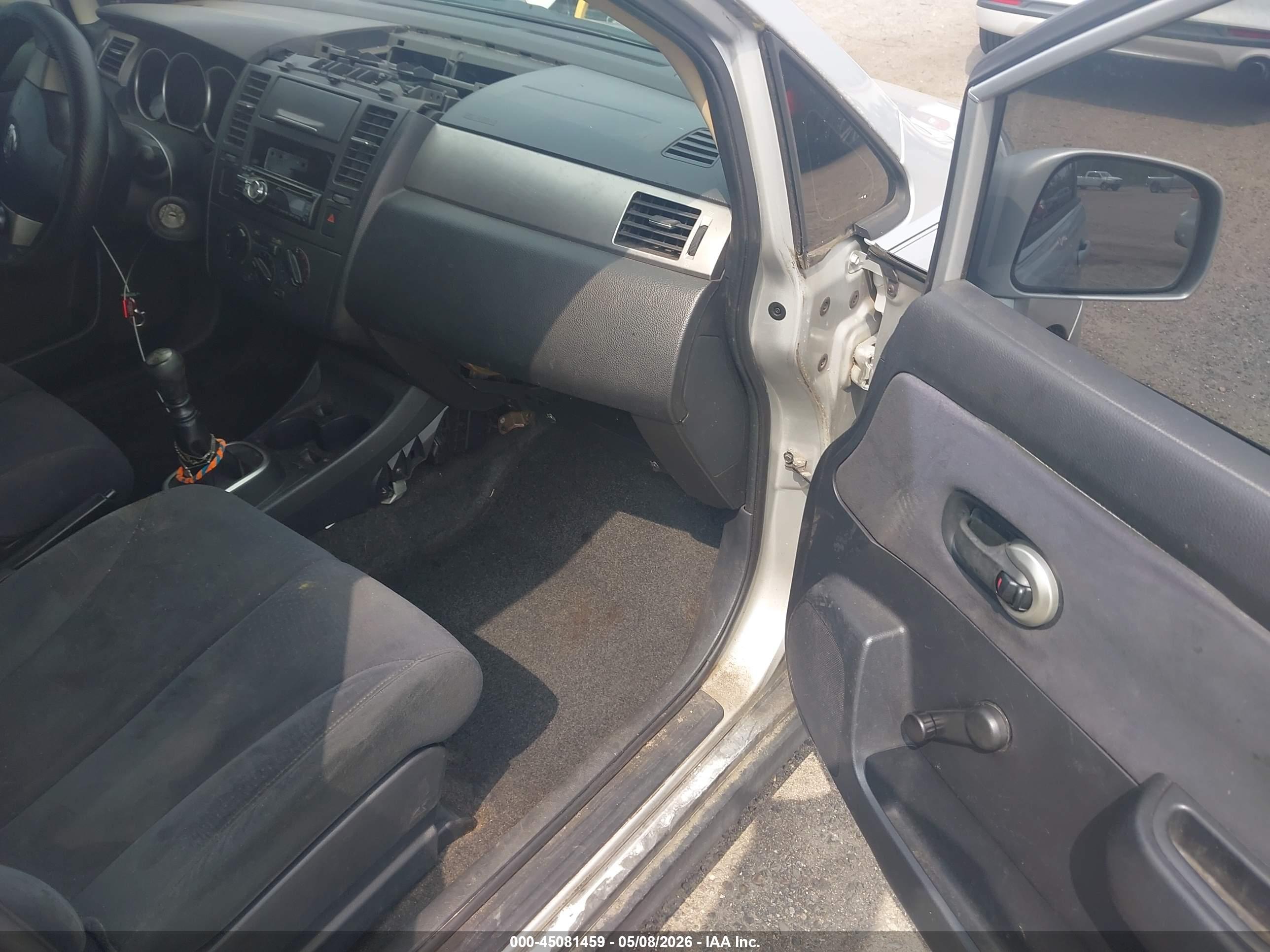 NISSAN VERSA image 5