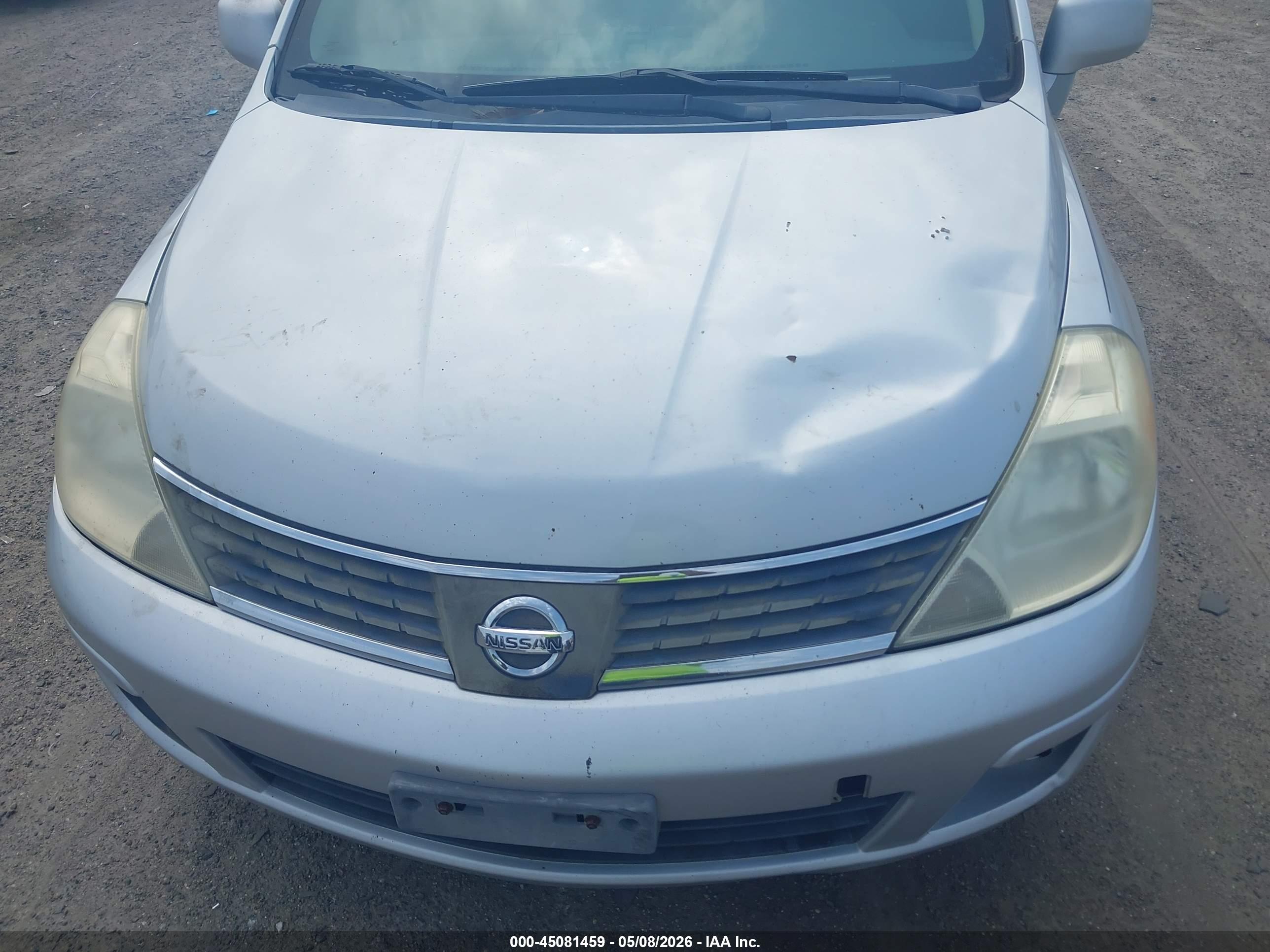 NISSAN VERSA image 6
