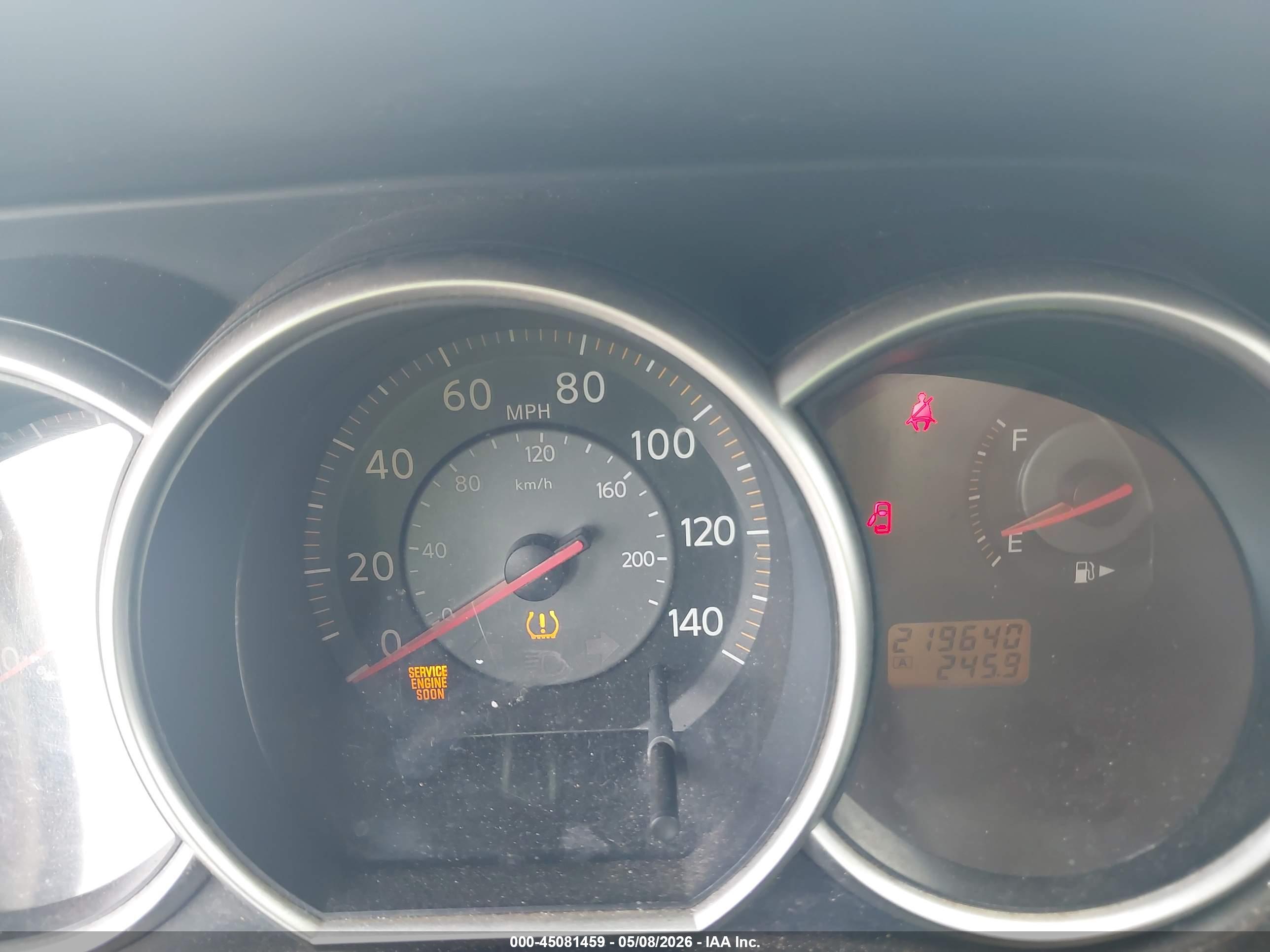 NISSAN VERSA image 7
