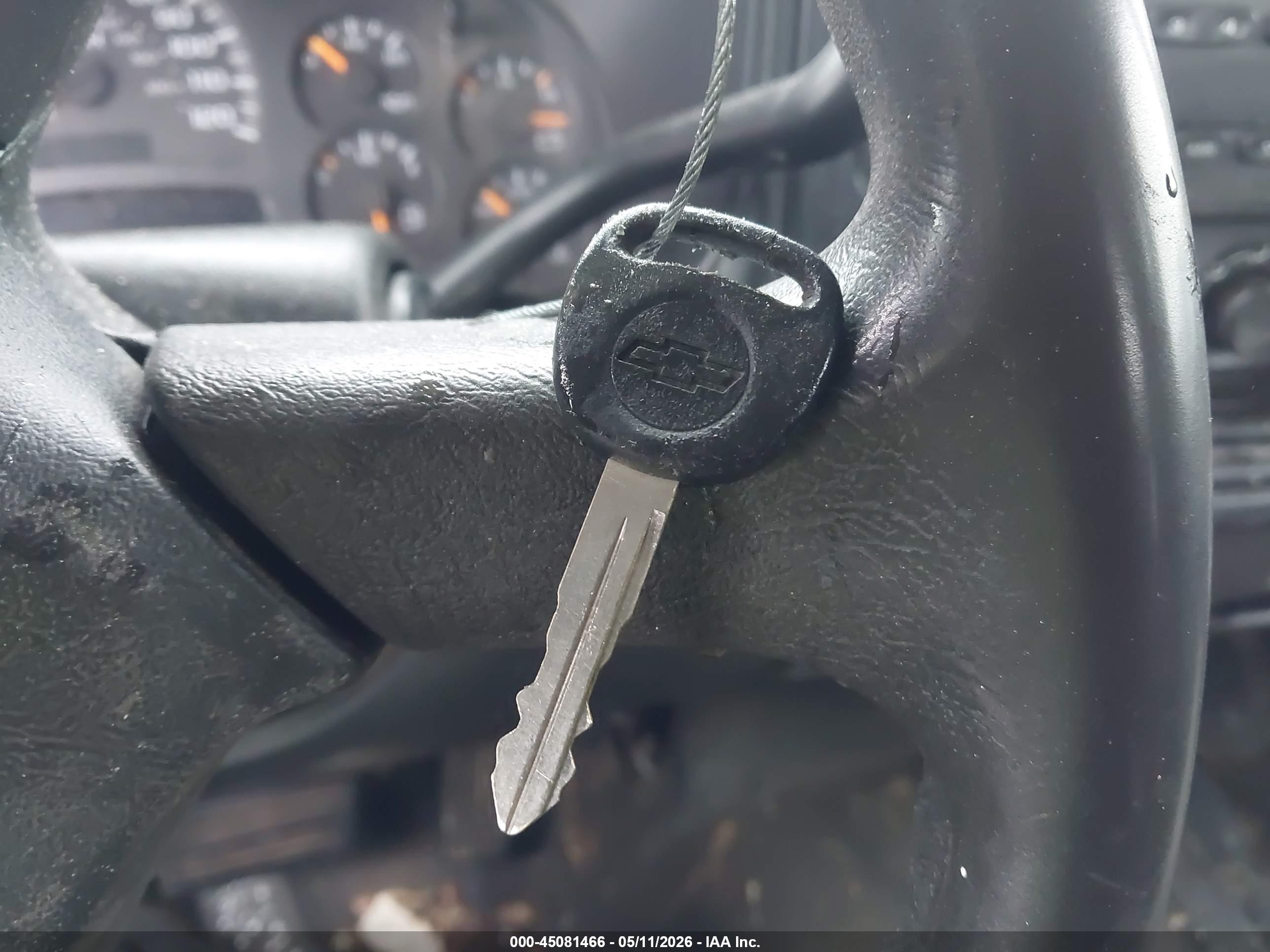 CHEVROLET SILVERADO image 11