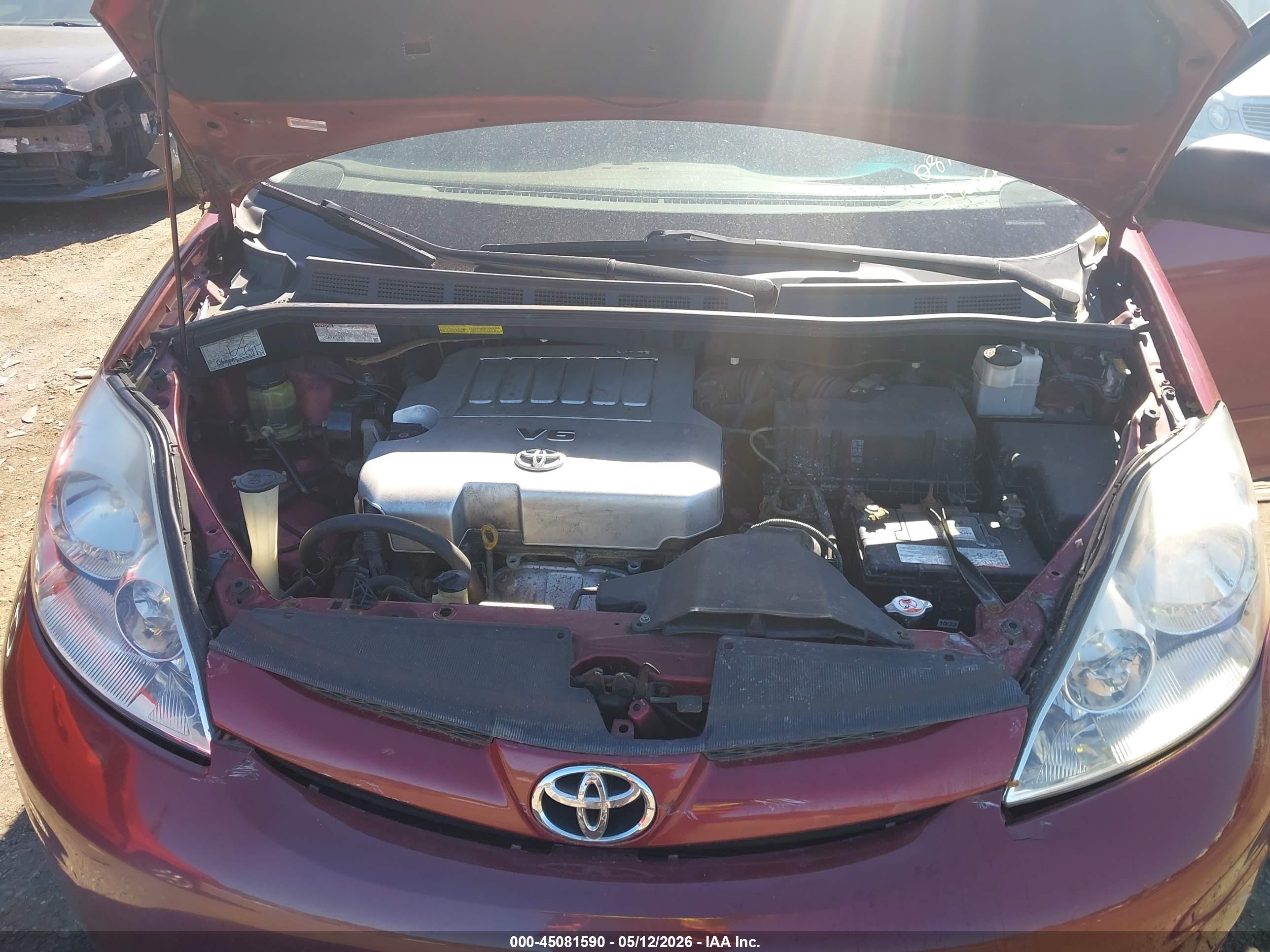 TOYOTA SIENNA image 10