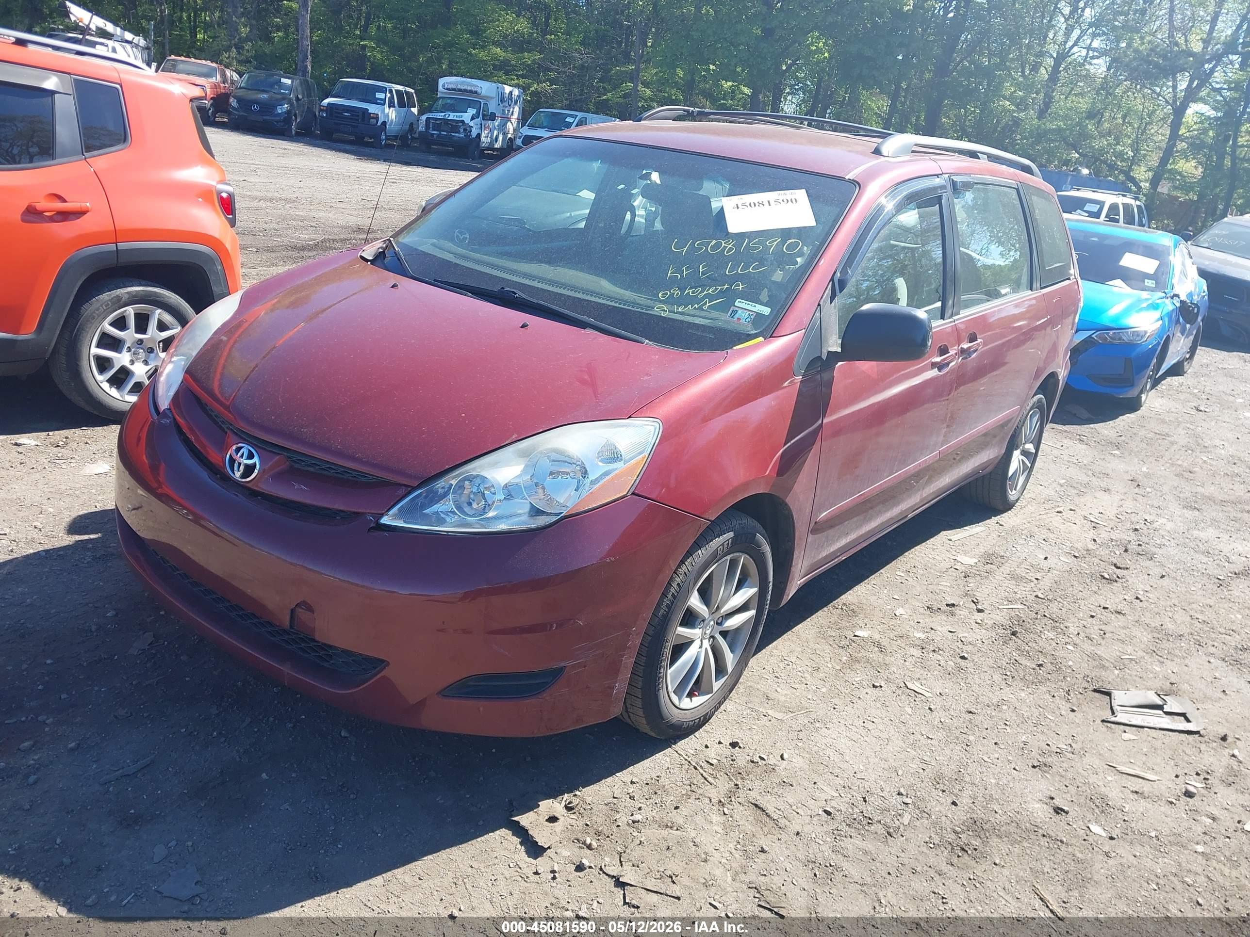 TOYOTA SIENNA image 2