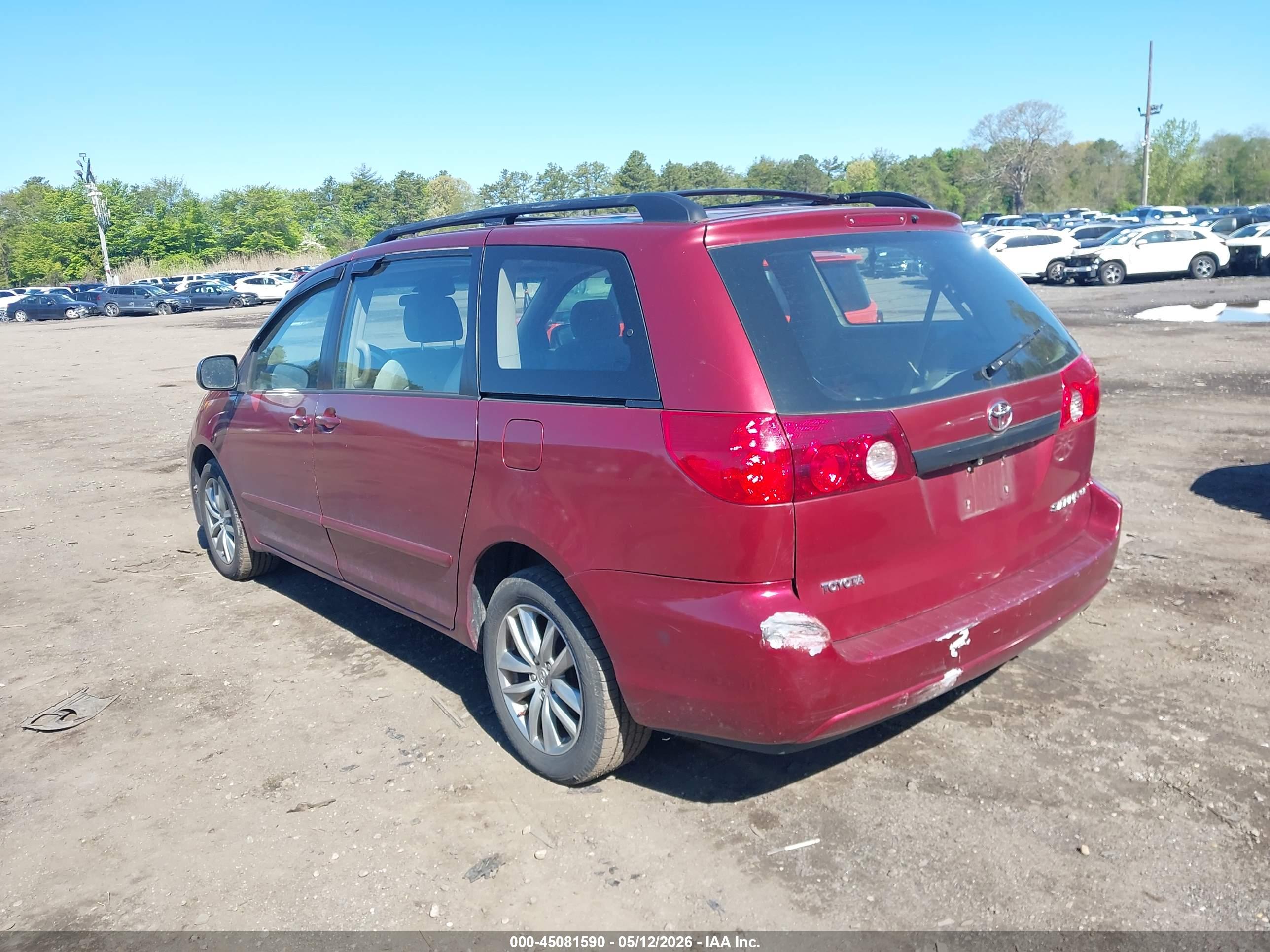 TOYOTA SIENNA image 3