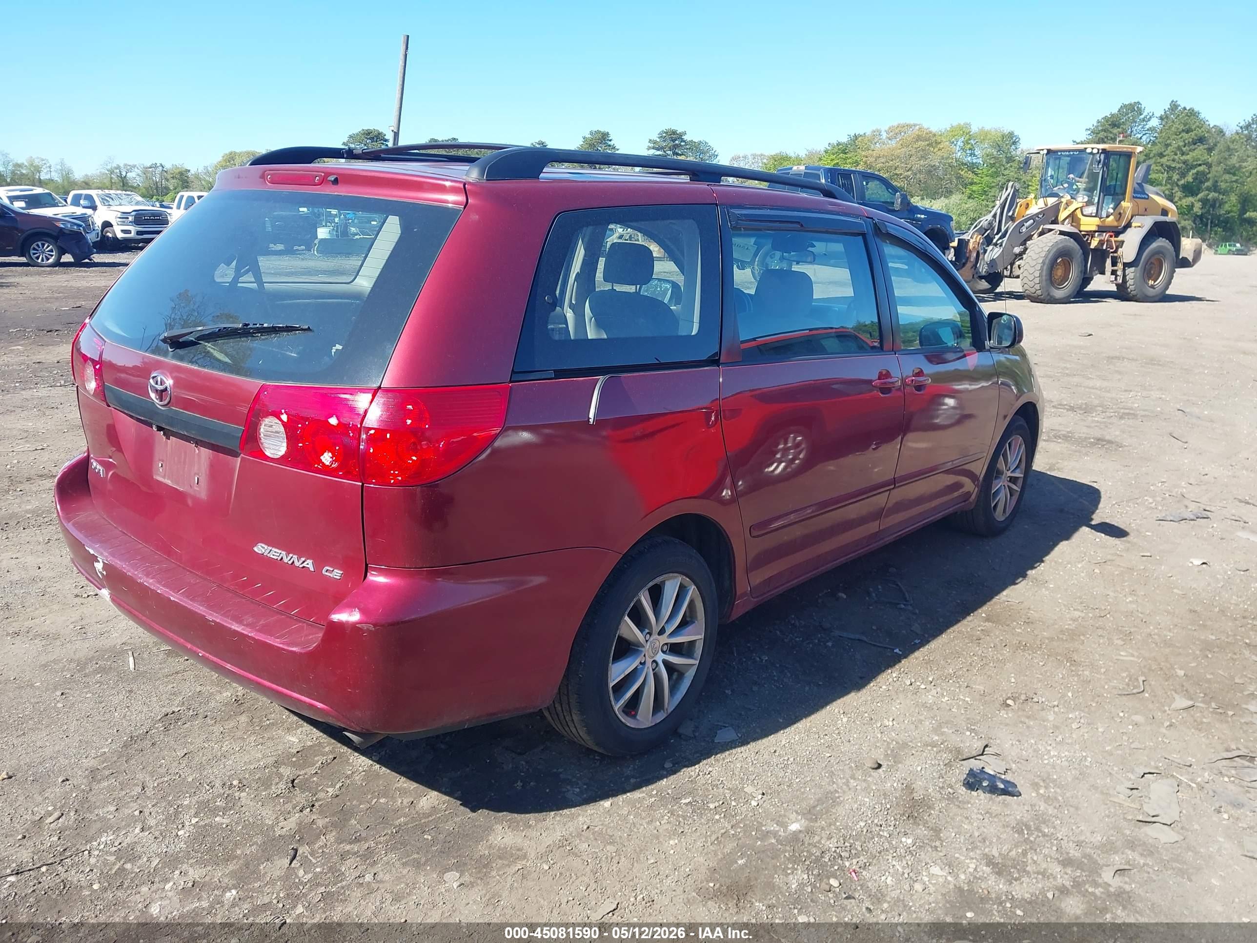 TOYOTA SIENNA image 4