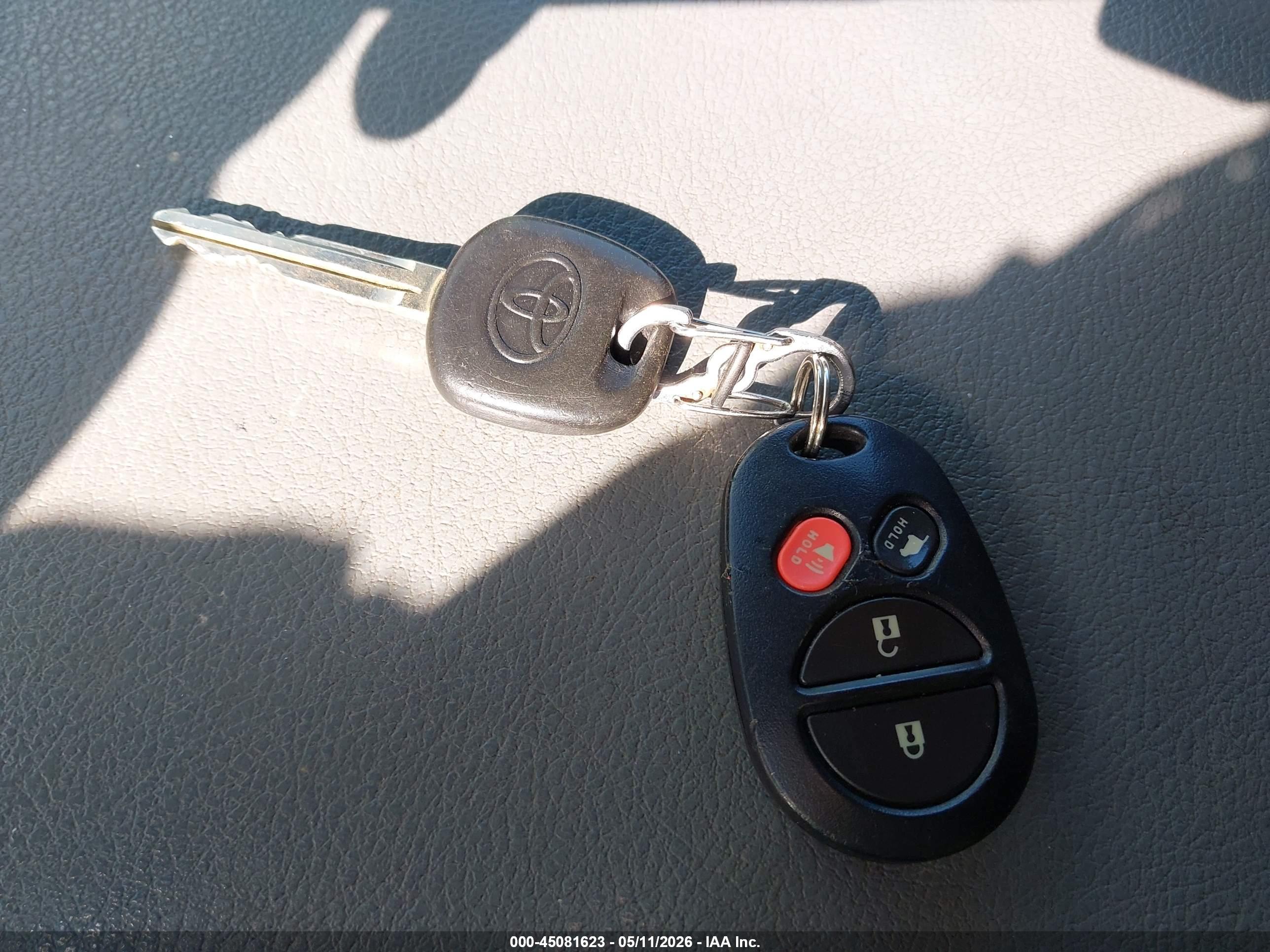 TOYOTA SEQUOIA image 11