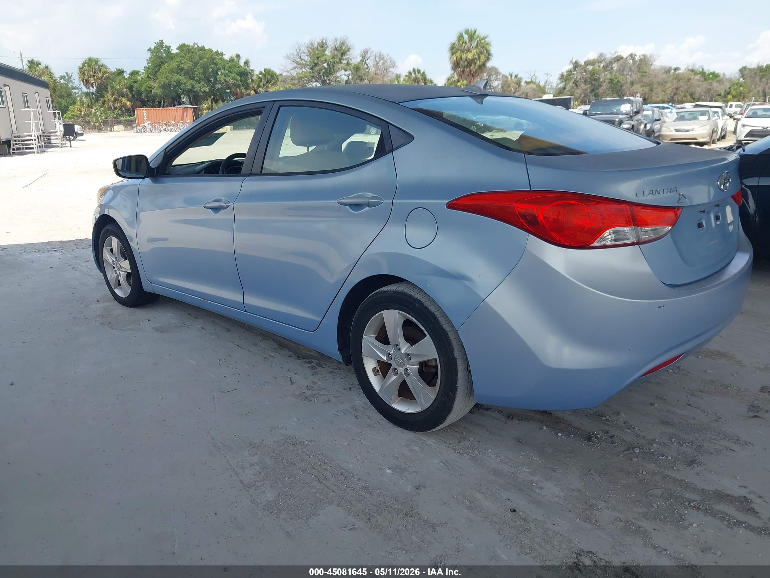 HYUNDAI ELANTRA image 3
