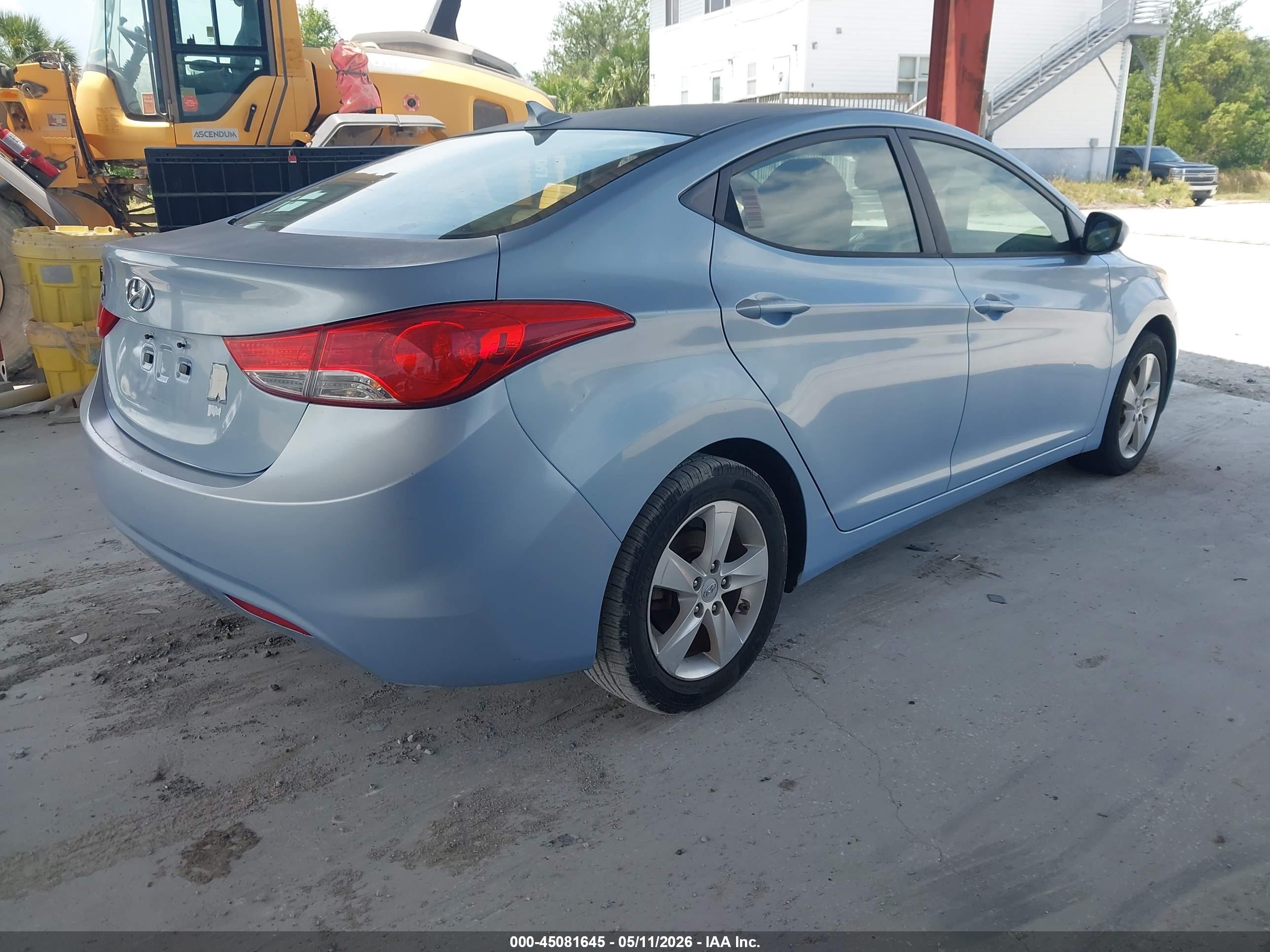 HYUNDAI ELANTRA image 4