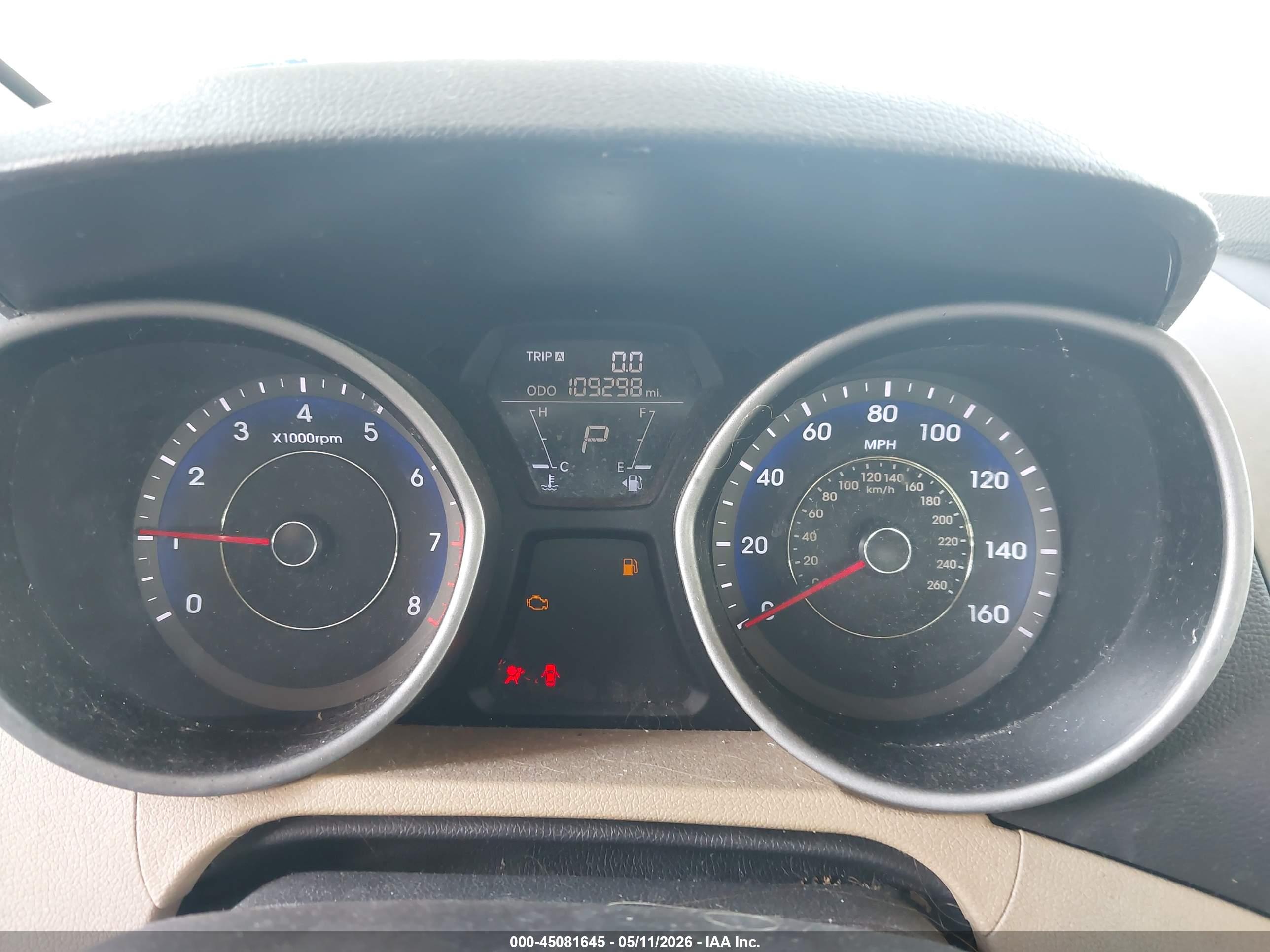 HYUNDAI ELANTRA image 7