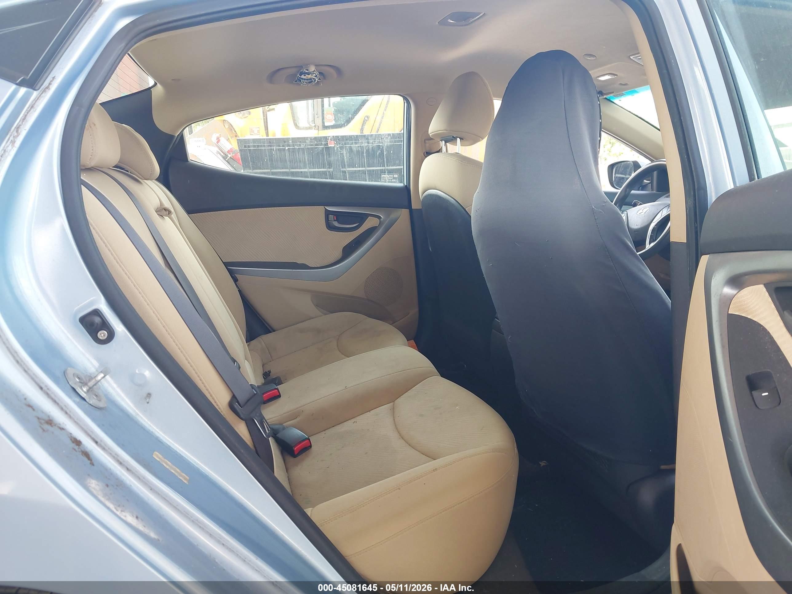 HYUNDAI ELANTRA image 8