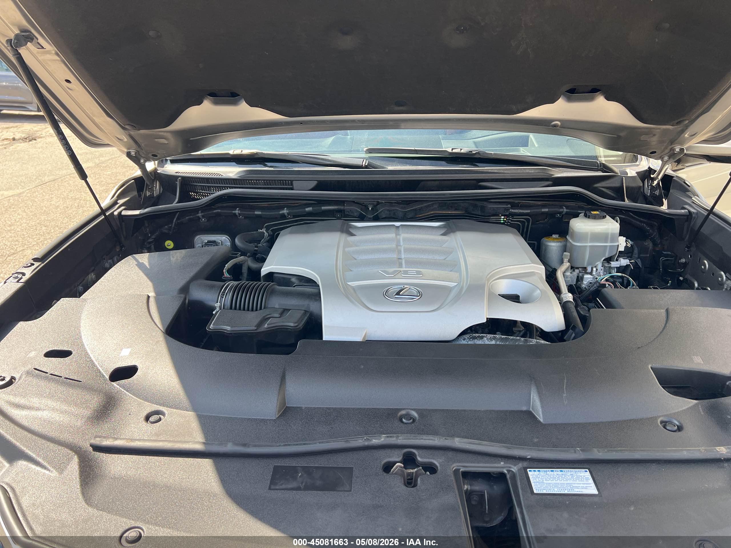 LEXUS LX image 10
