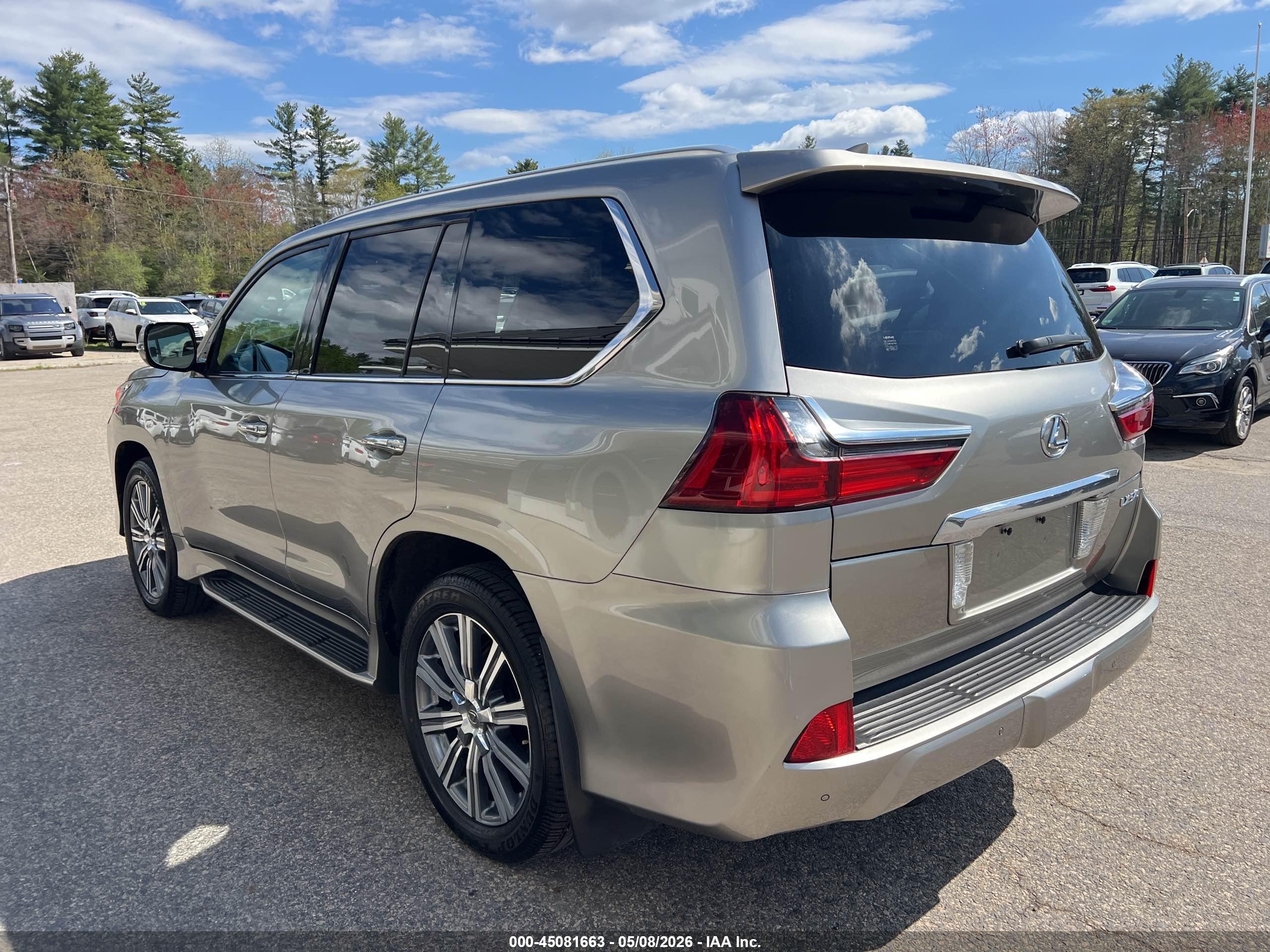 LEXUS LX image 3