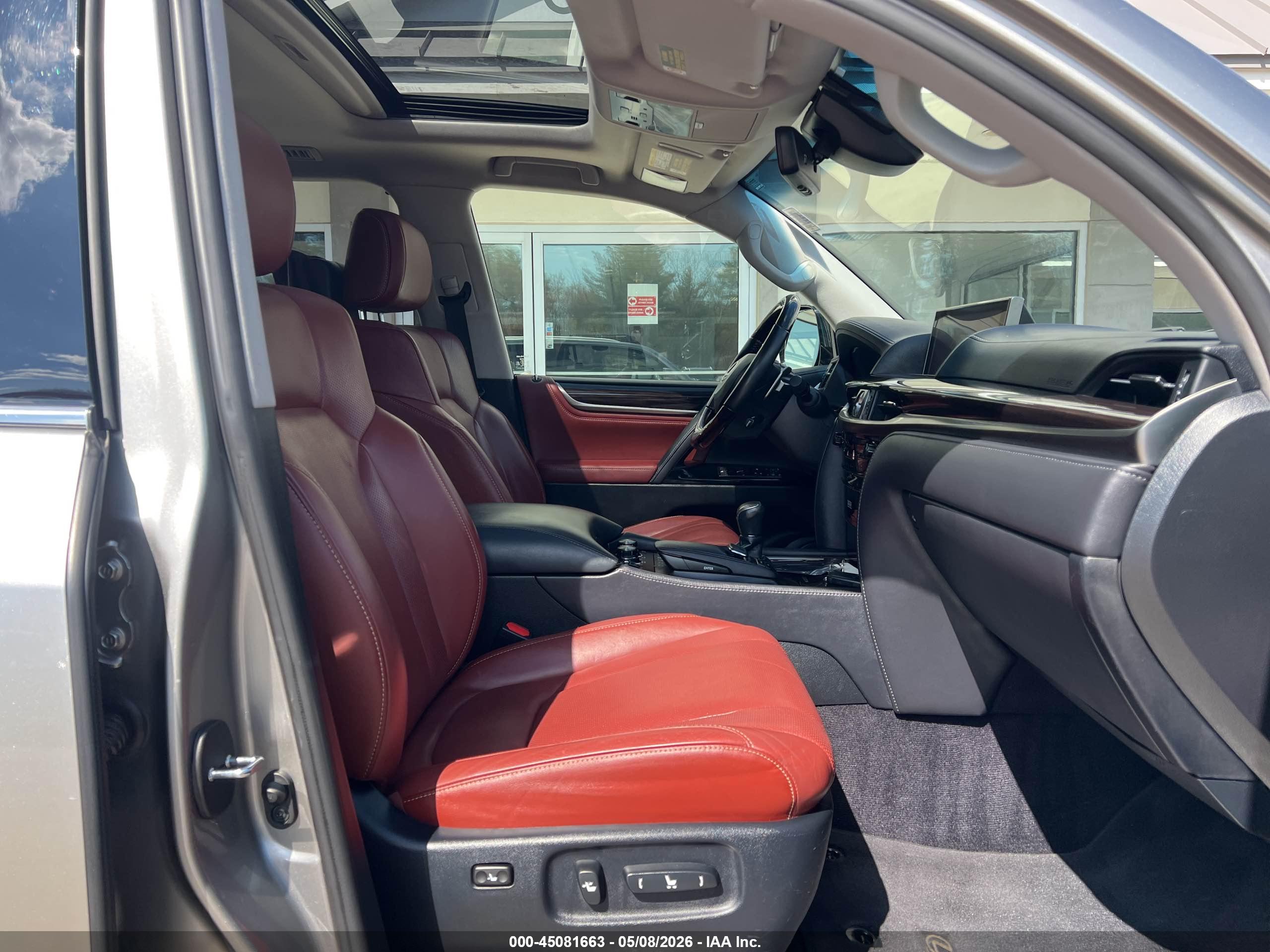 LEXUS LX image 5