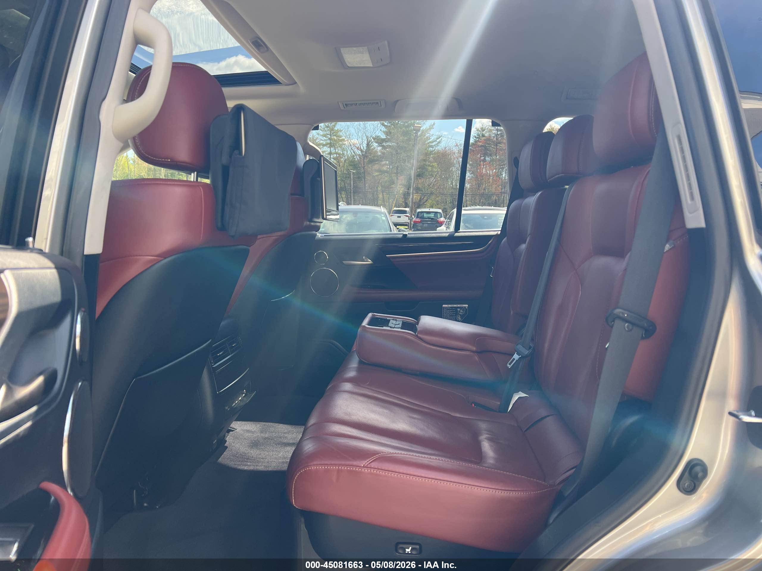 LEXUS LX image 8