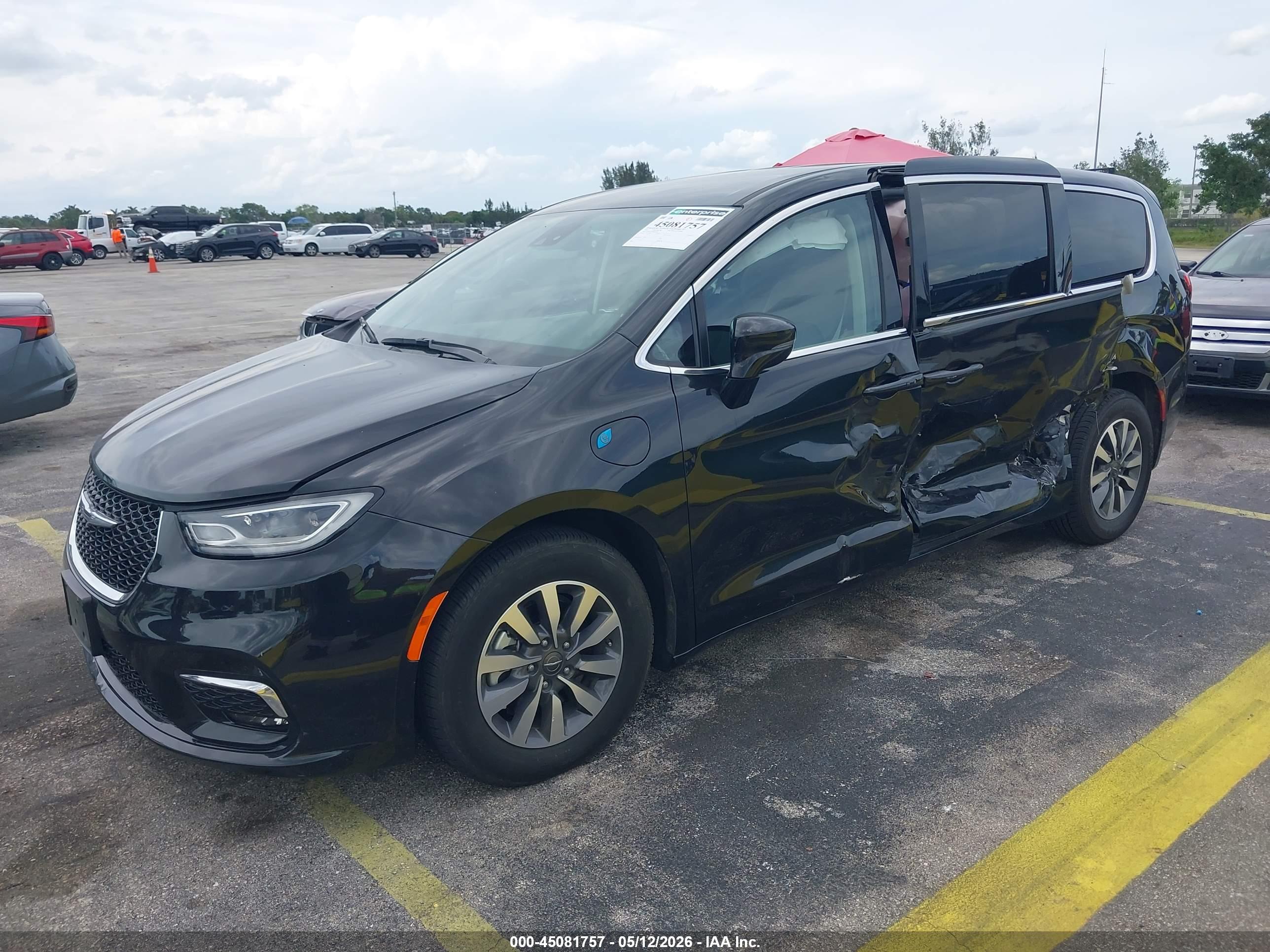 CHRYSLER PACIFICA image 2
