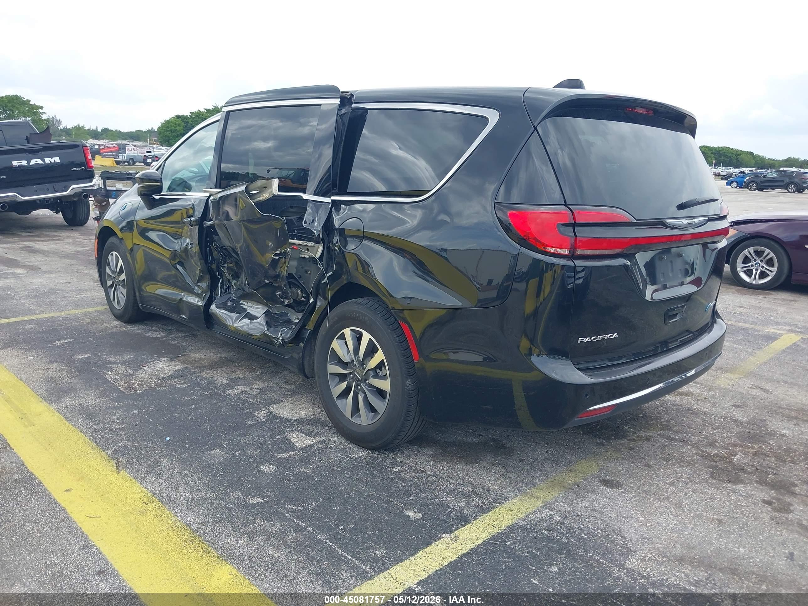 CHRYSLER PACIFICA image 3