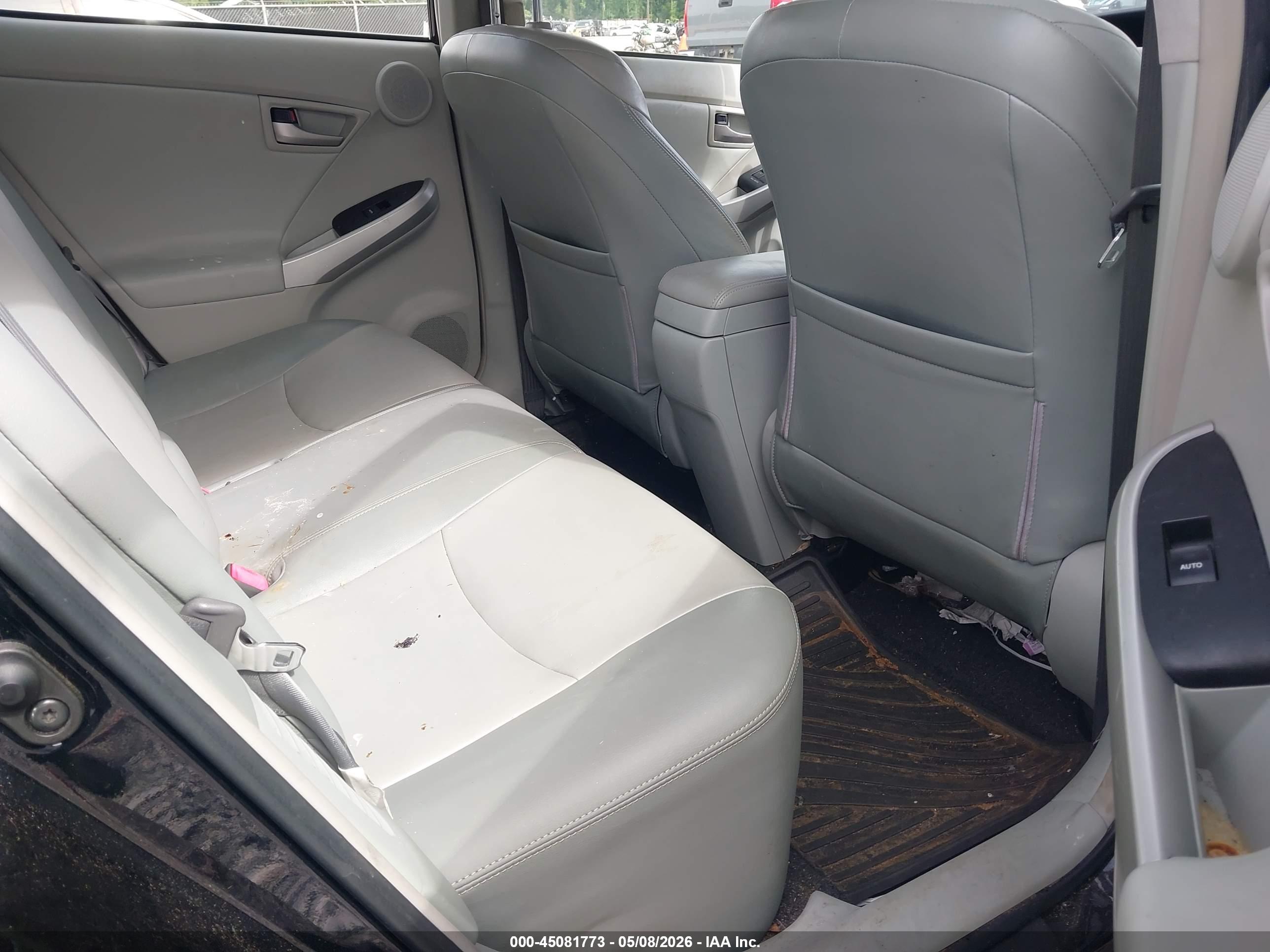TOYOTA PRIUS image 8