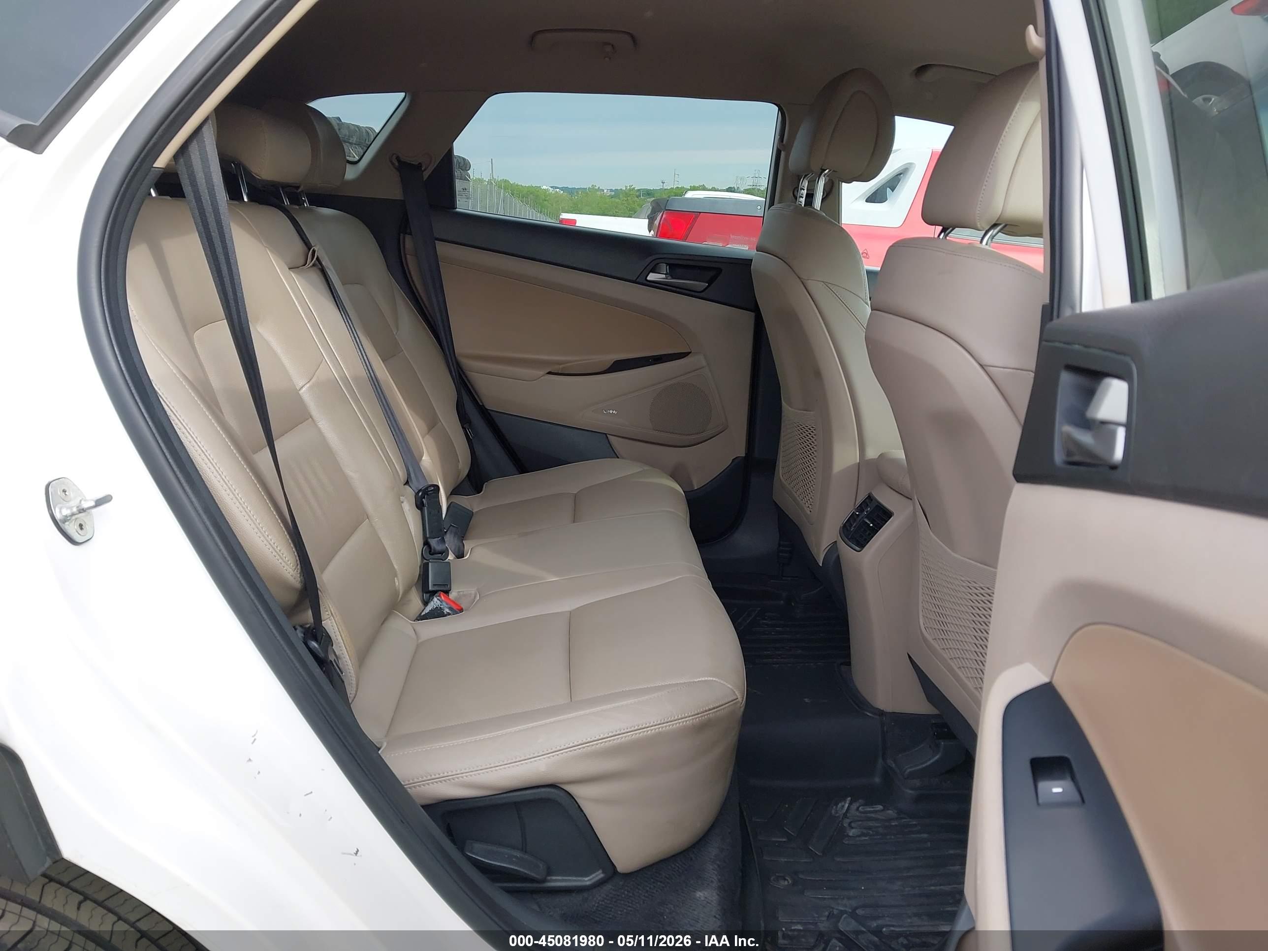 HYUNDAI TUCSON image 8