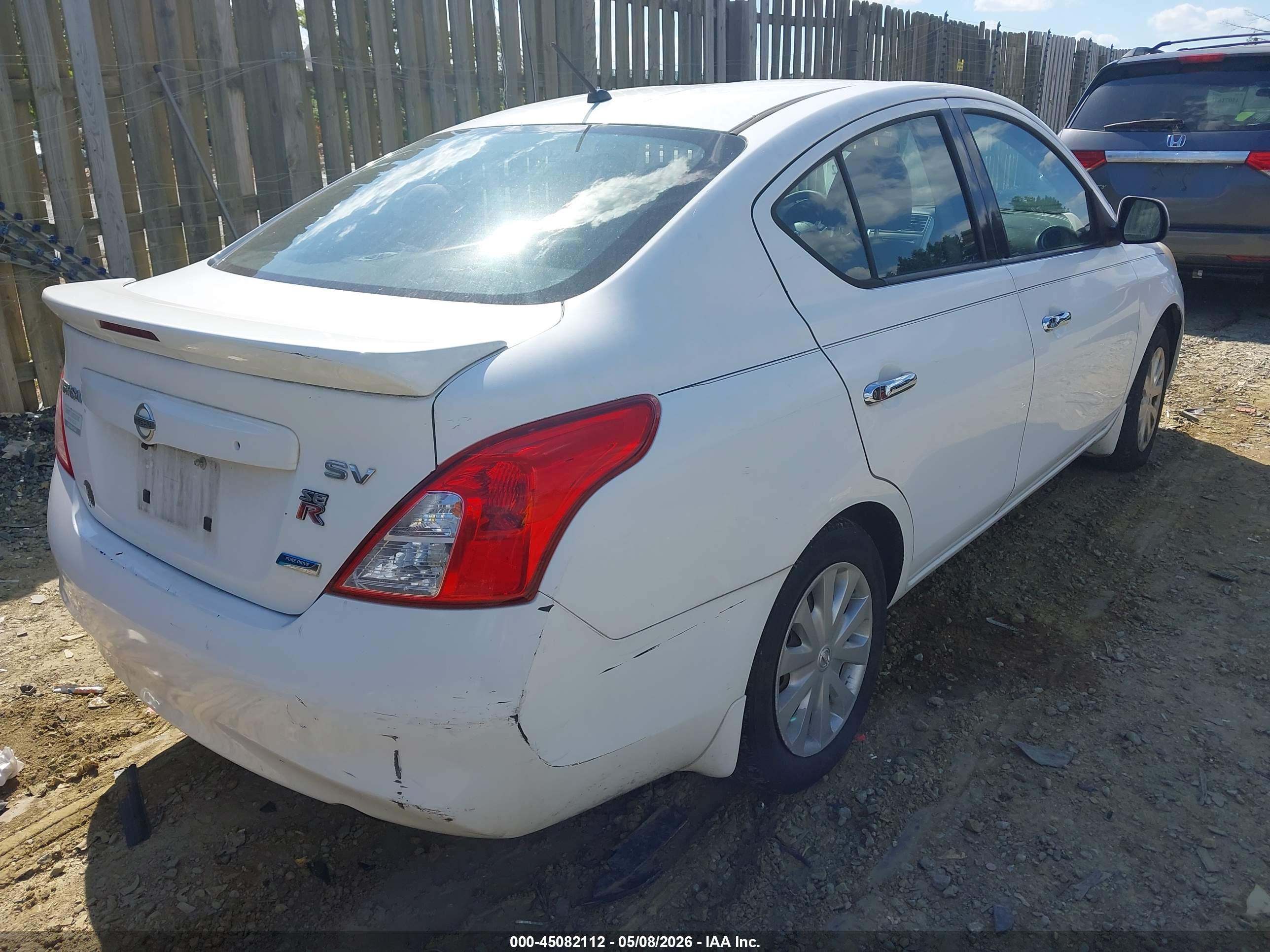 NISSAN VERSA image 4
