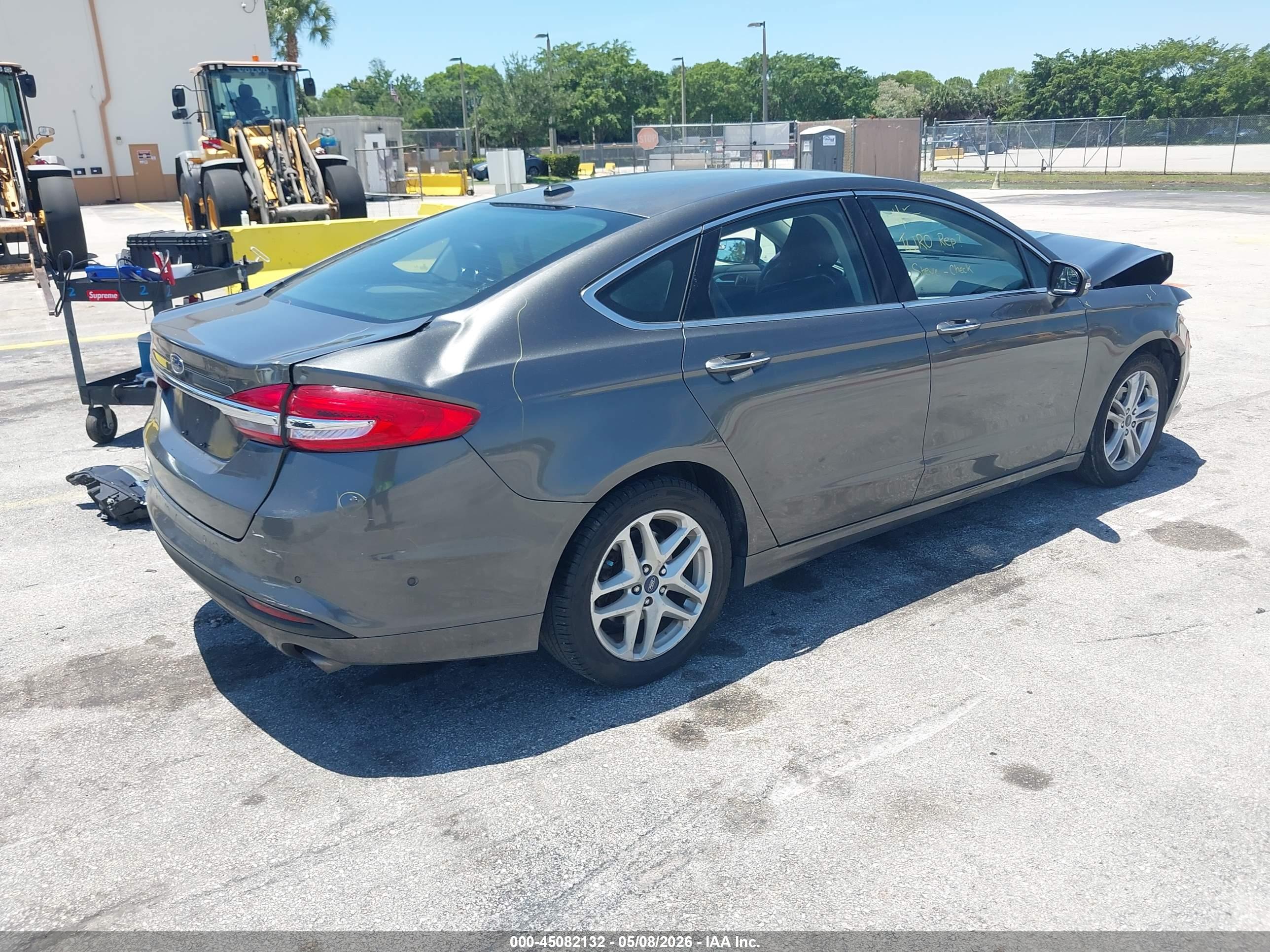 FORD FUSION image 4