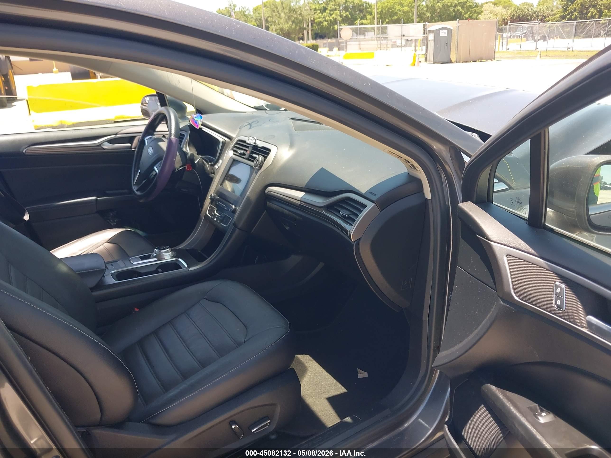 FORD FUSION image 5