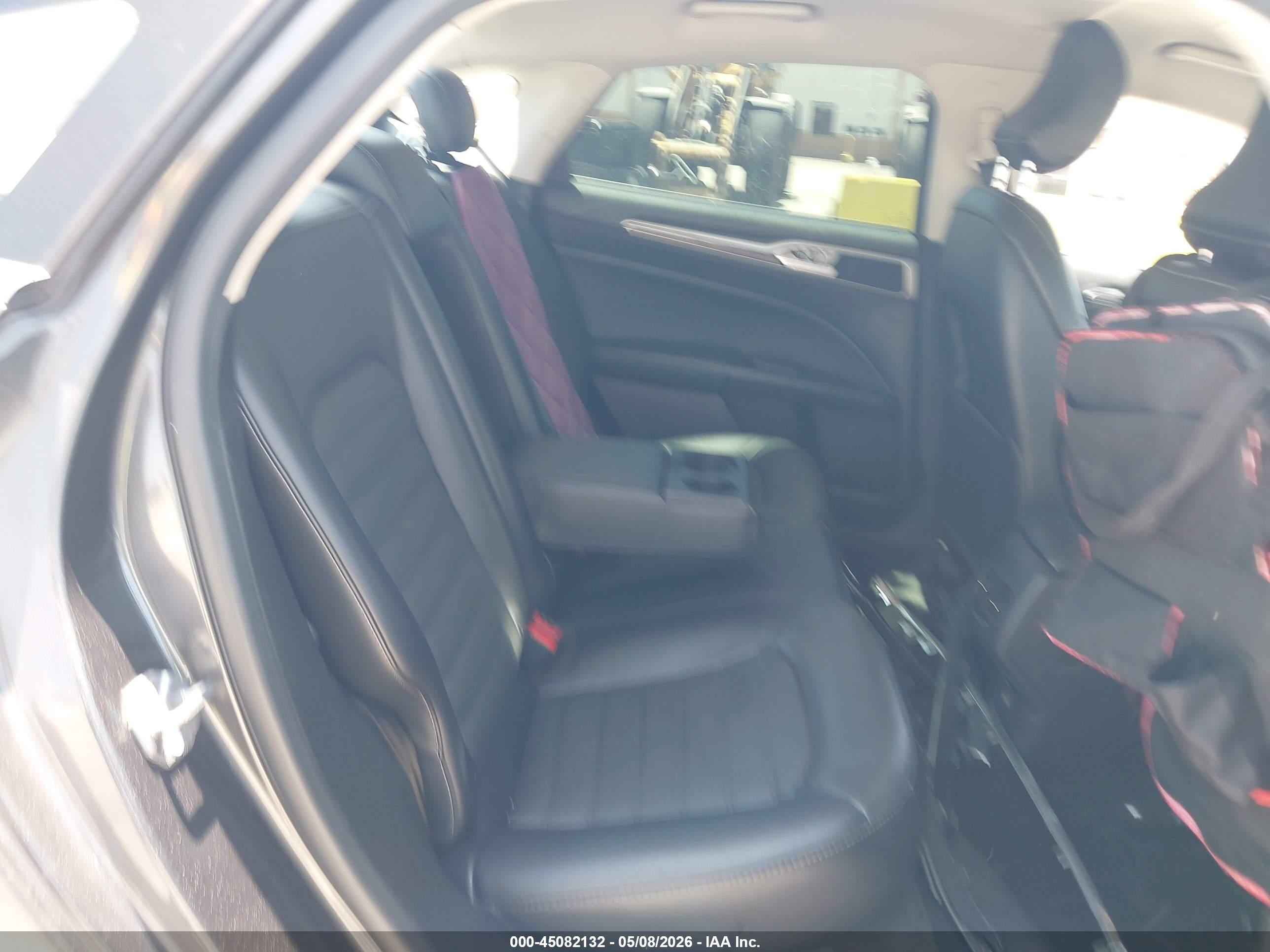 FORD FUSION image 8