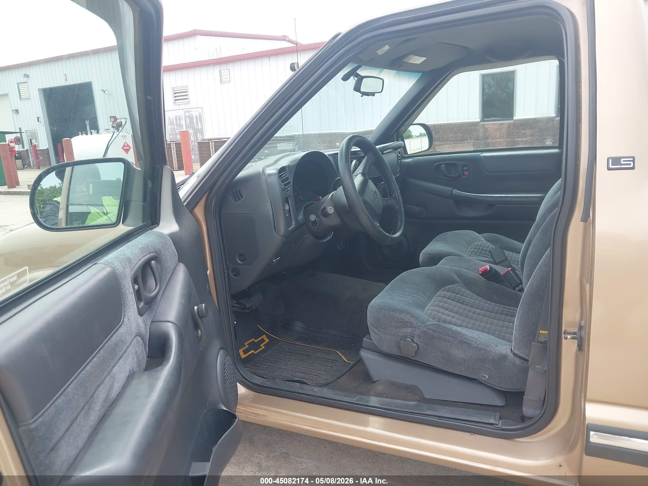 CHEVROLET S-10 image 8