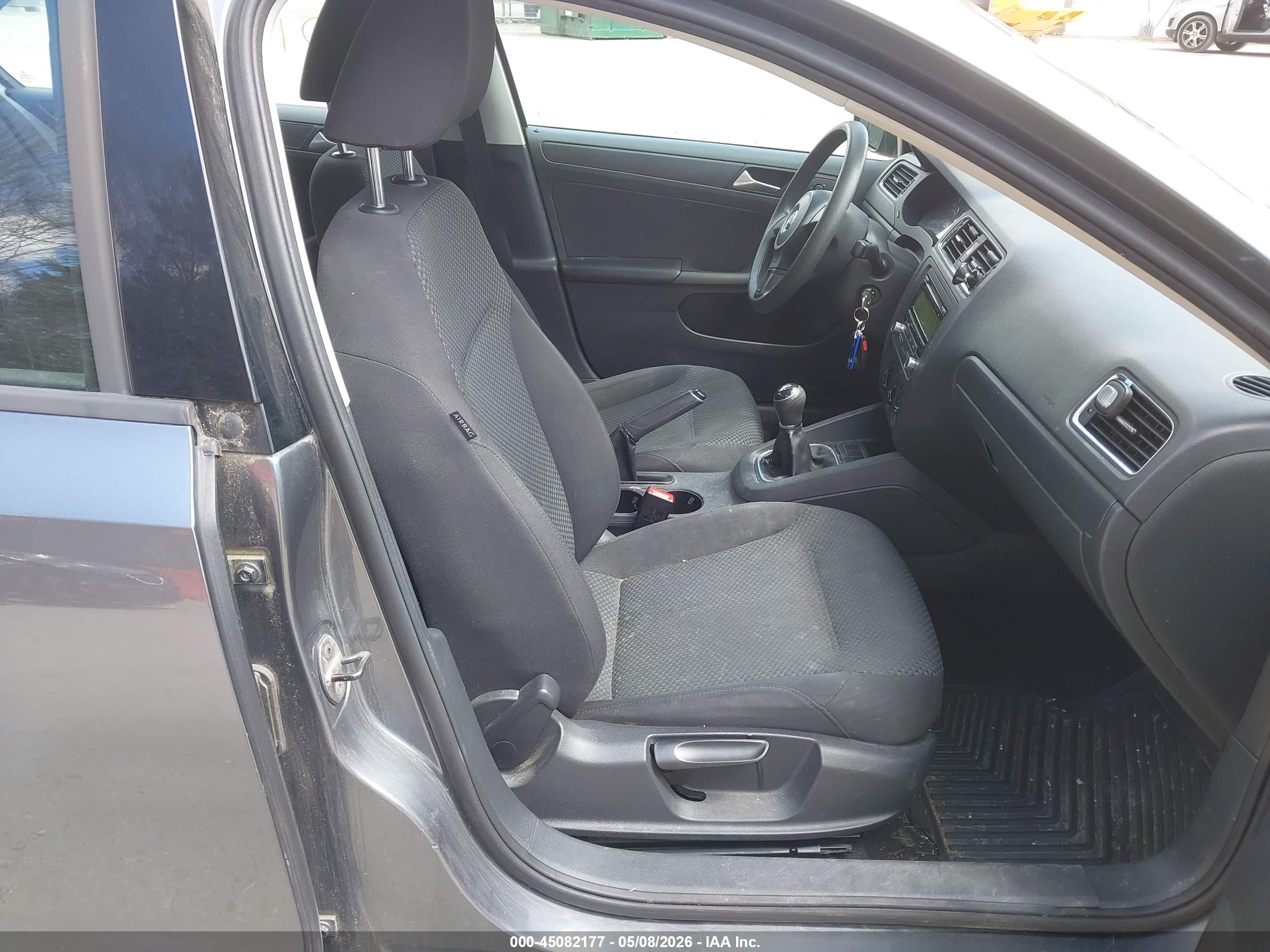 VOLKSWAGEN JETTA image 5