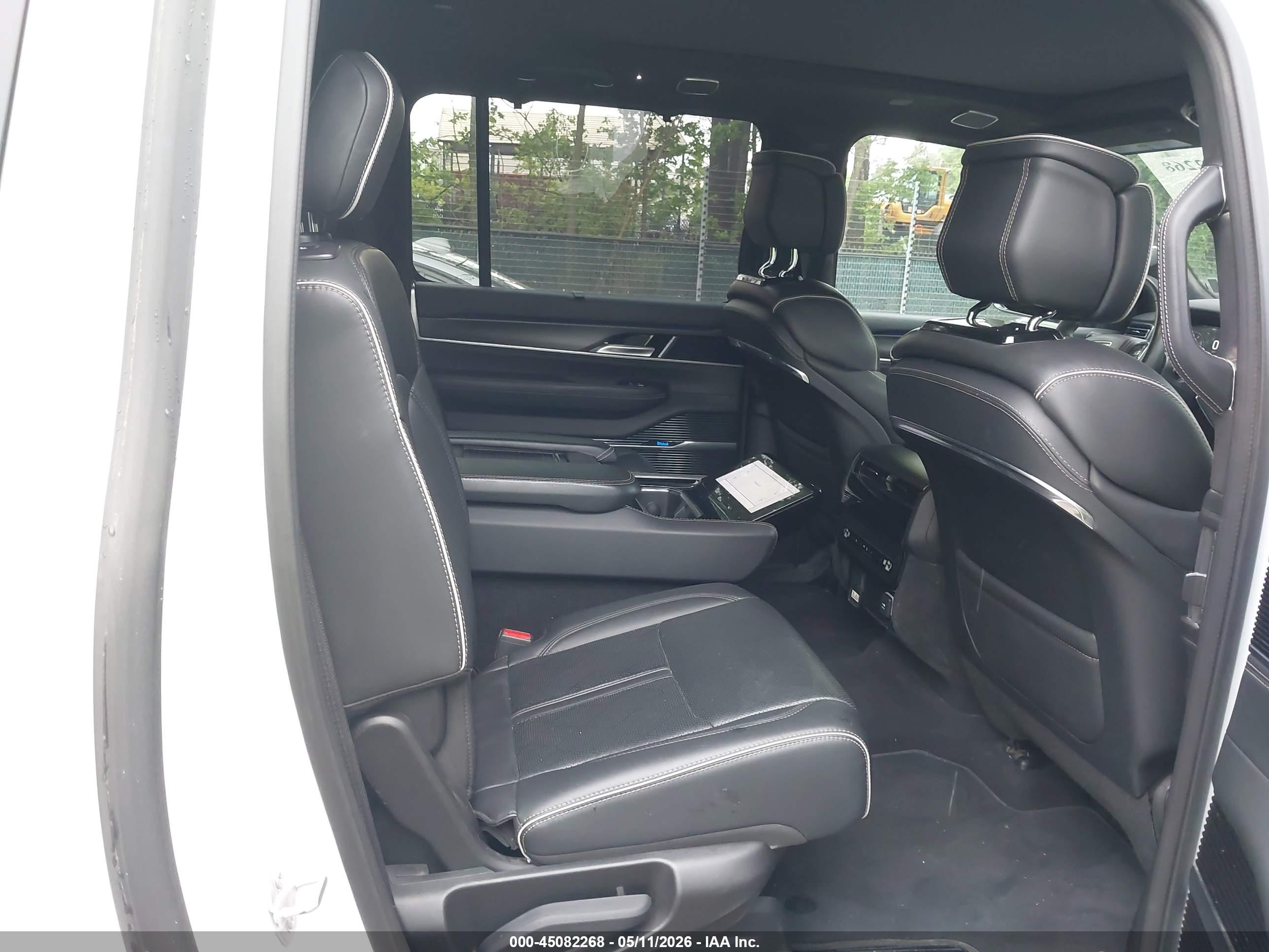JEEP GRAND image 8