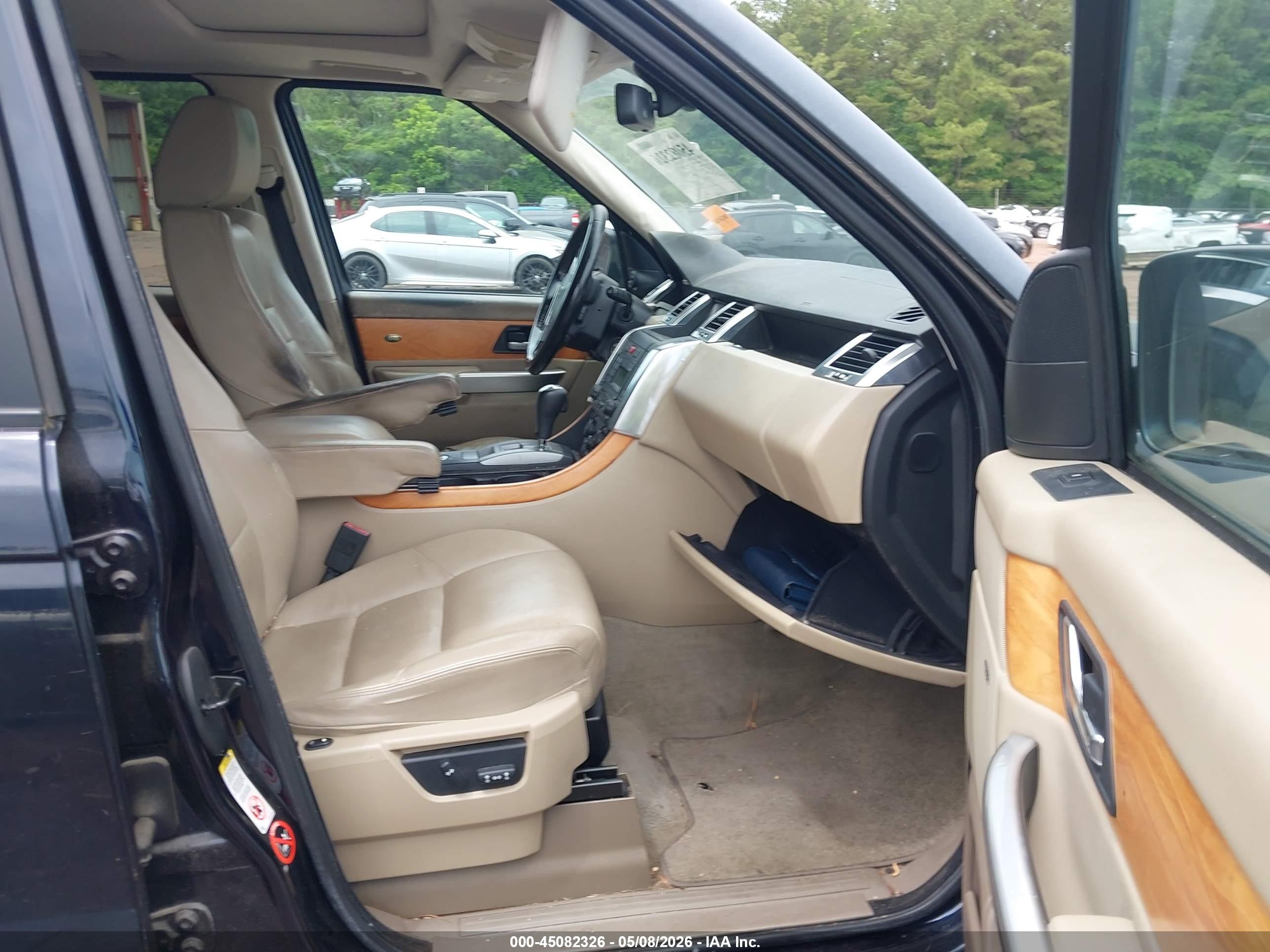 LAND ROVER image 5