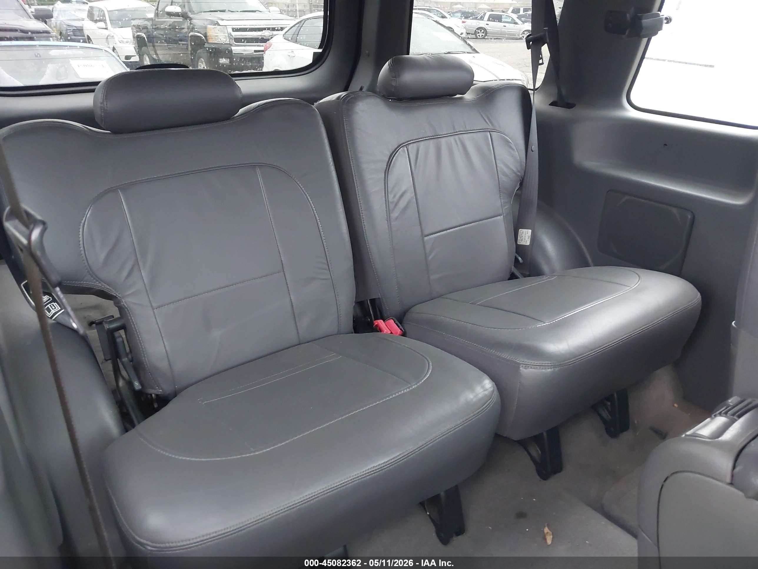 FORD EXPLORER image 8