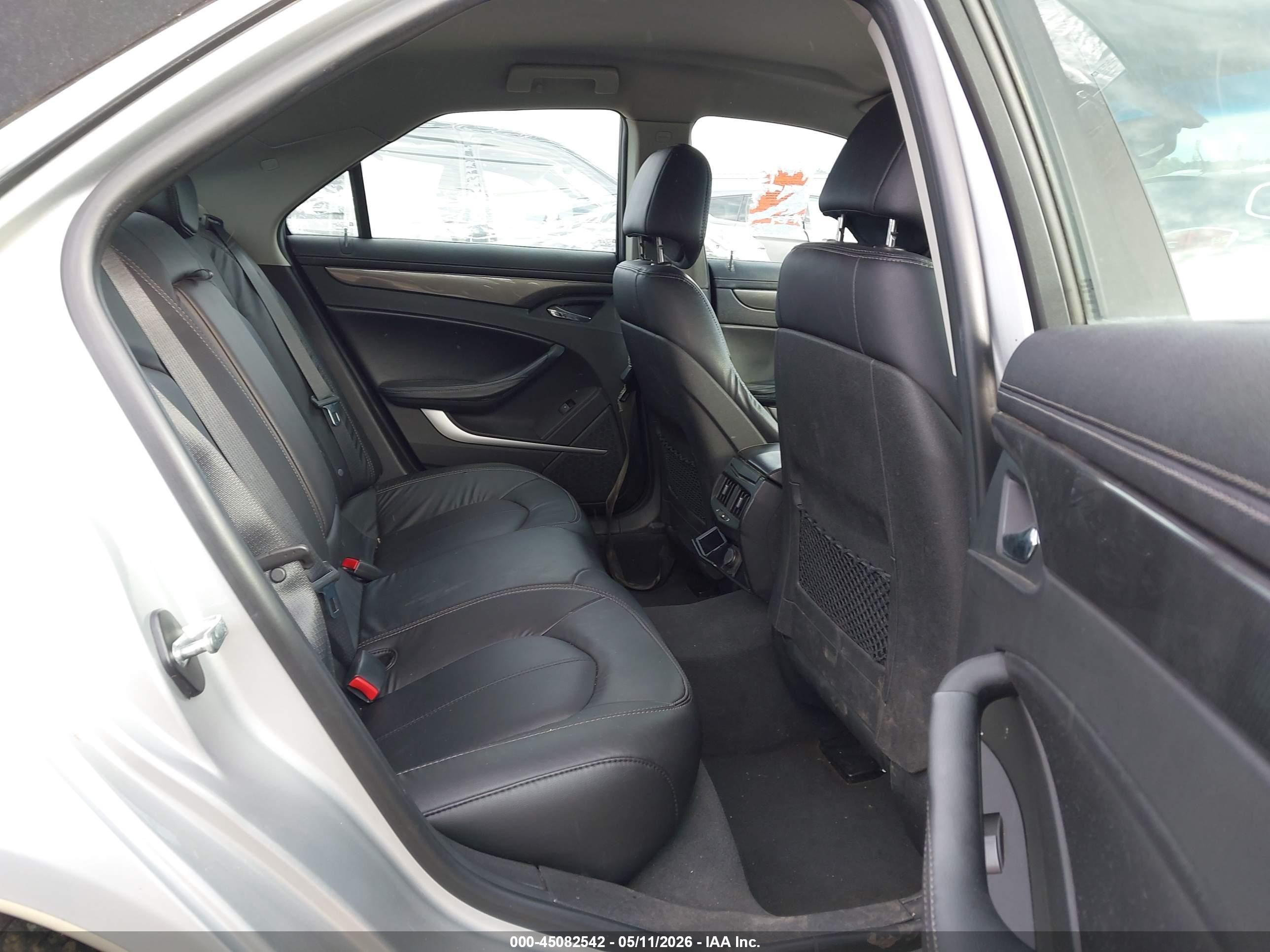 CADILLAC CTS image 8