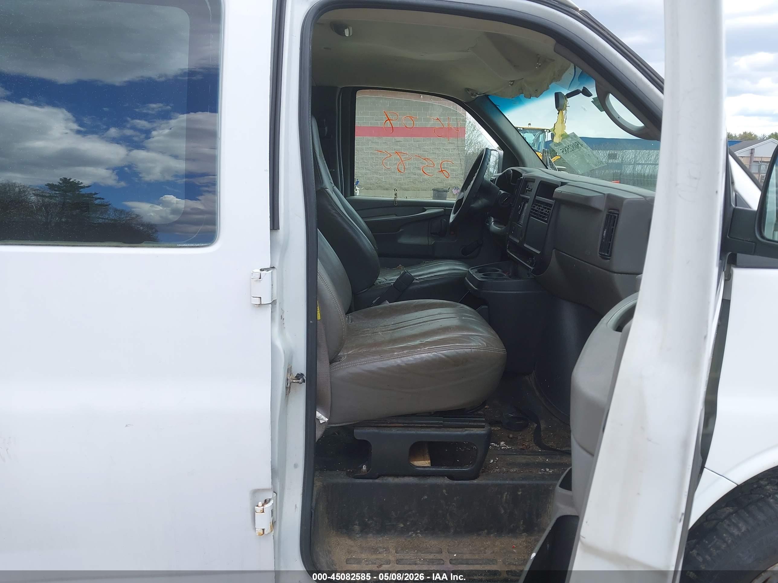 GMC SAVANA image 5