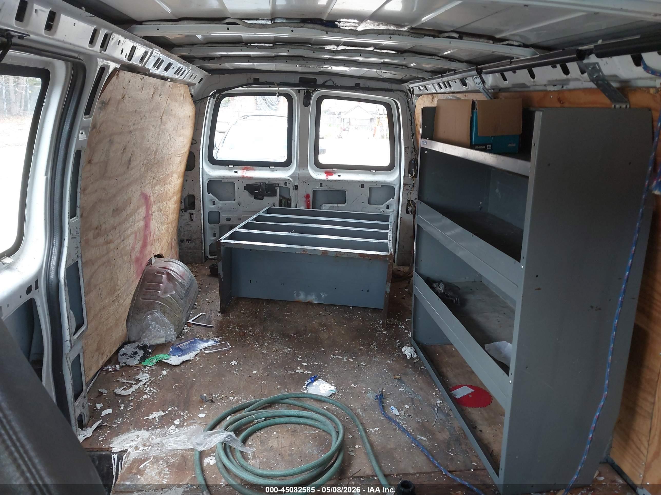 GMC SAVANA image 8