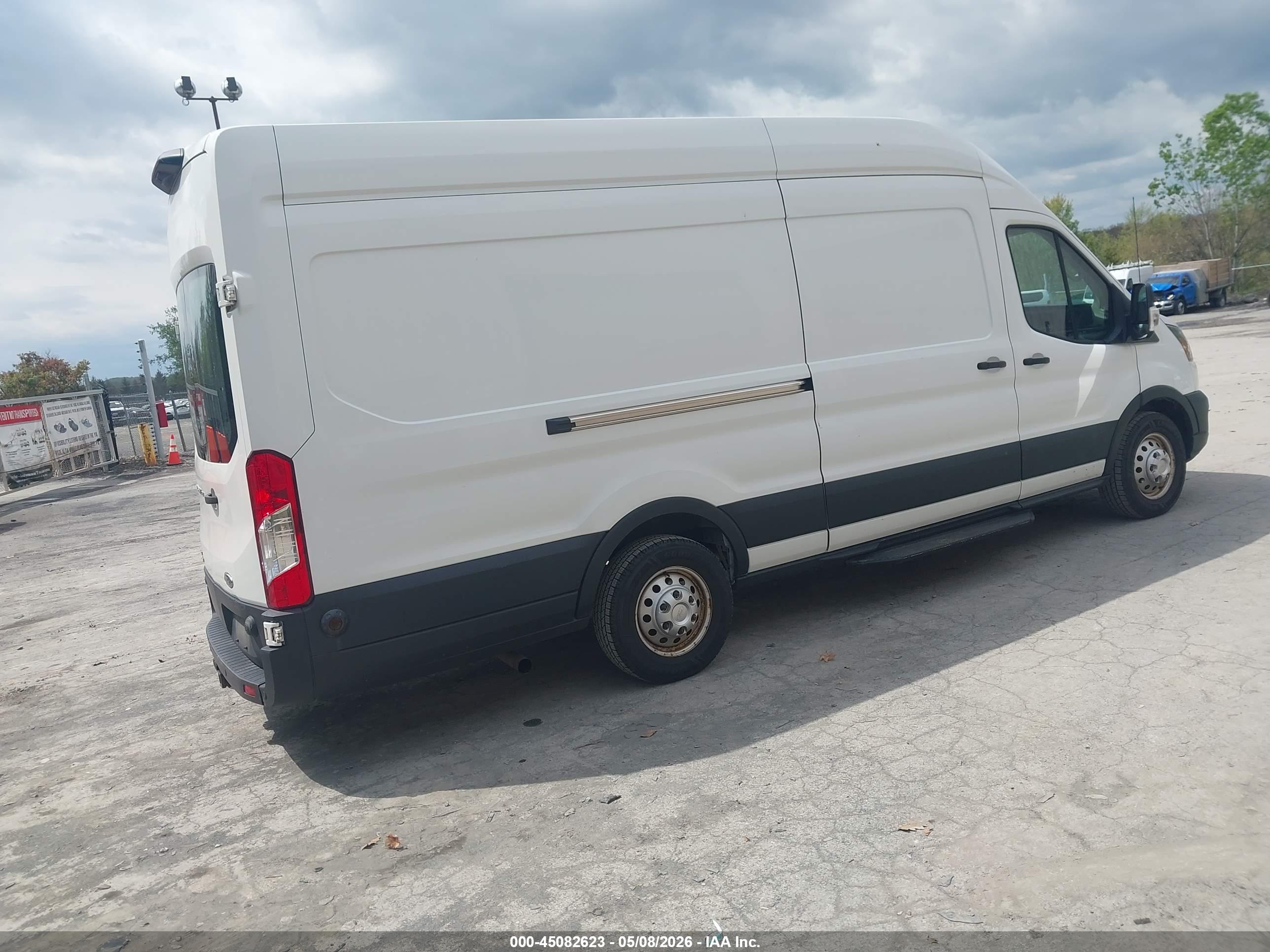 FORD TRANSIT-250 image 4