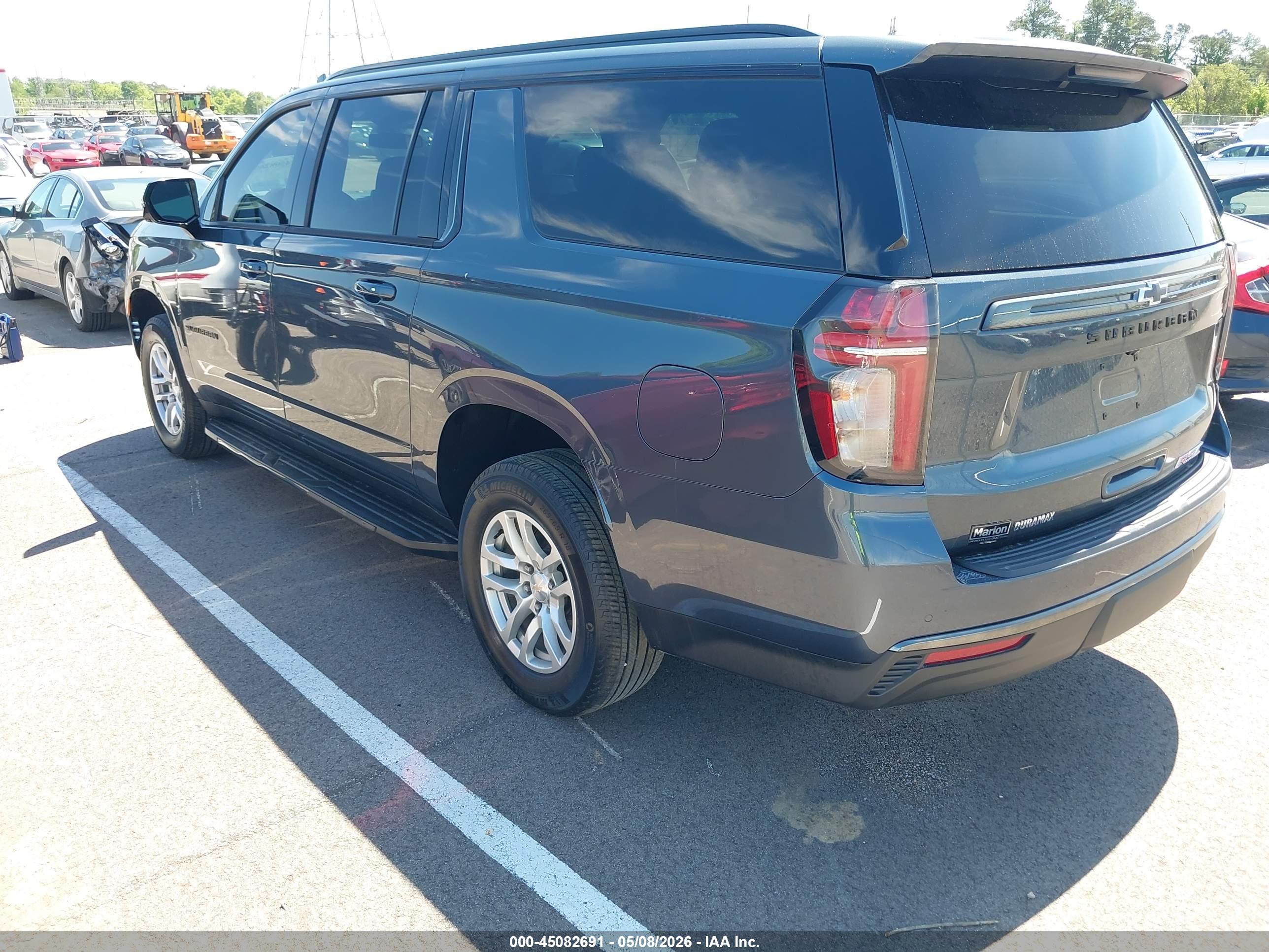 CHEVROLET SUBURBAN image 3