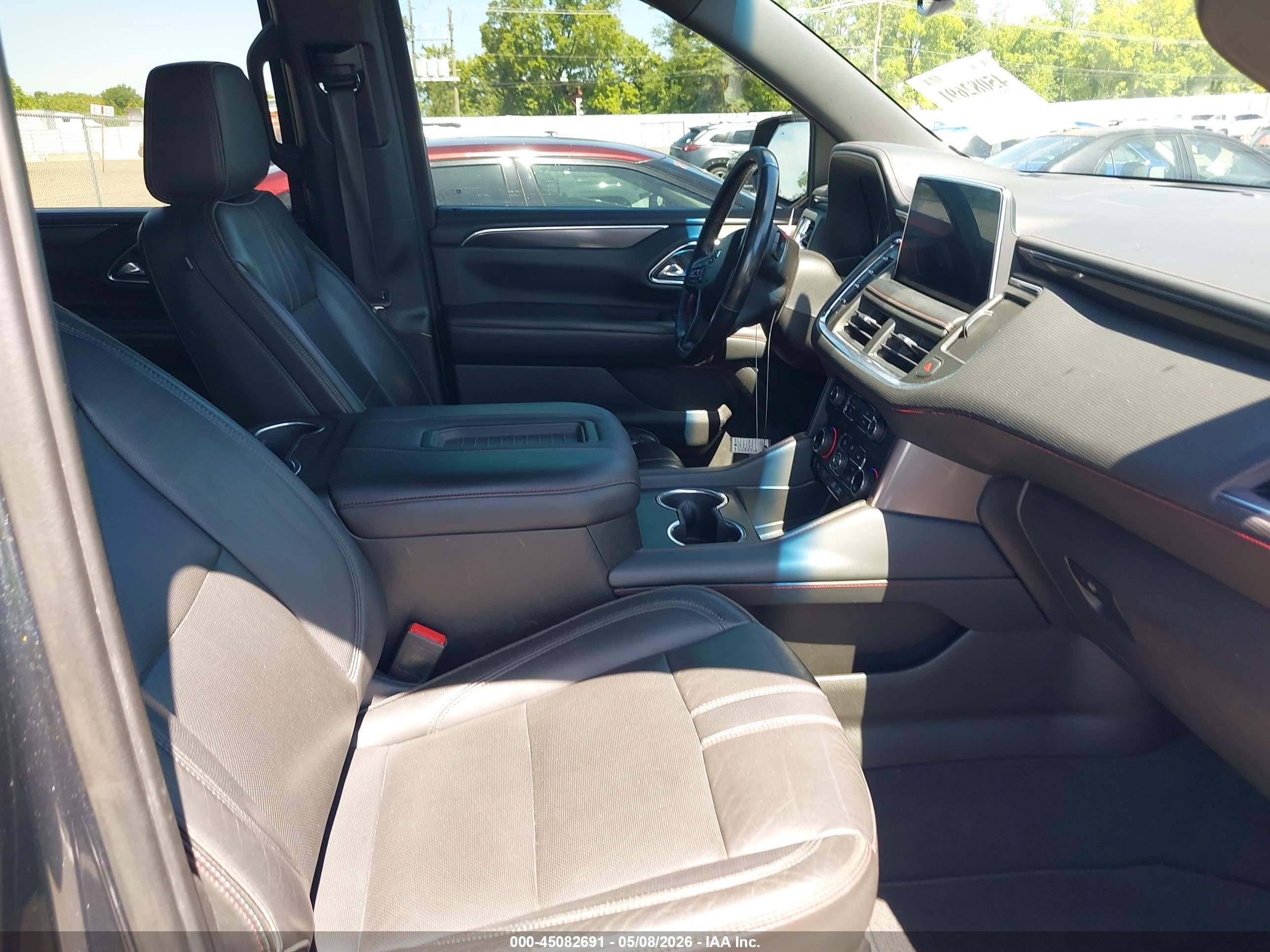 CHEVROLET SUBURBAN image 5