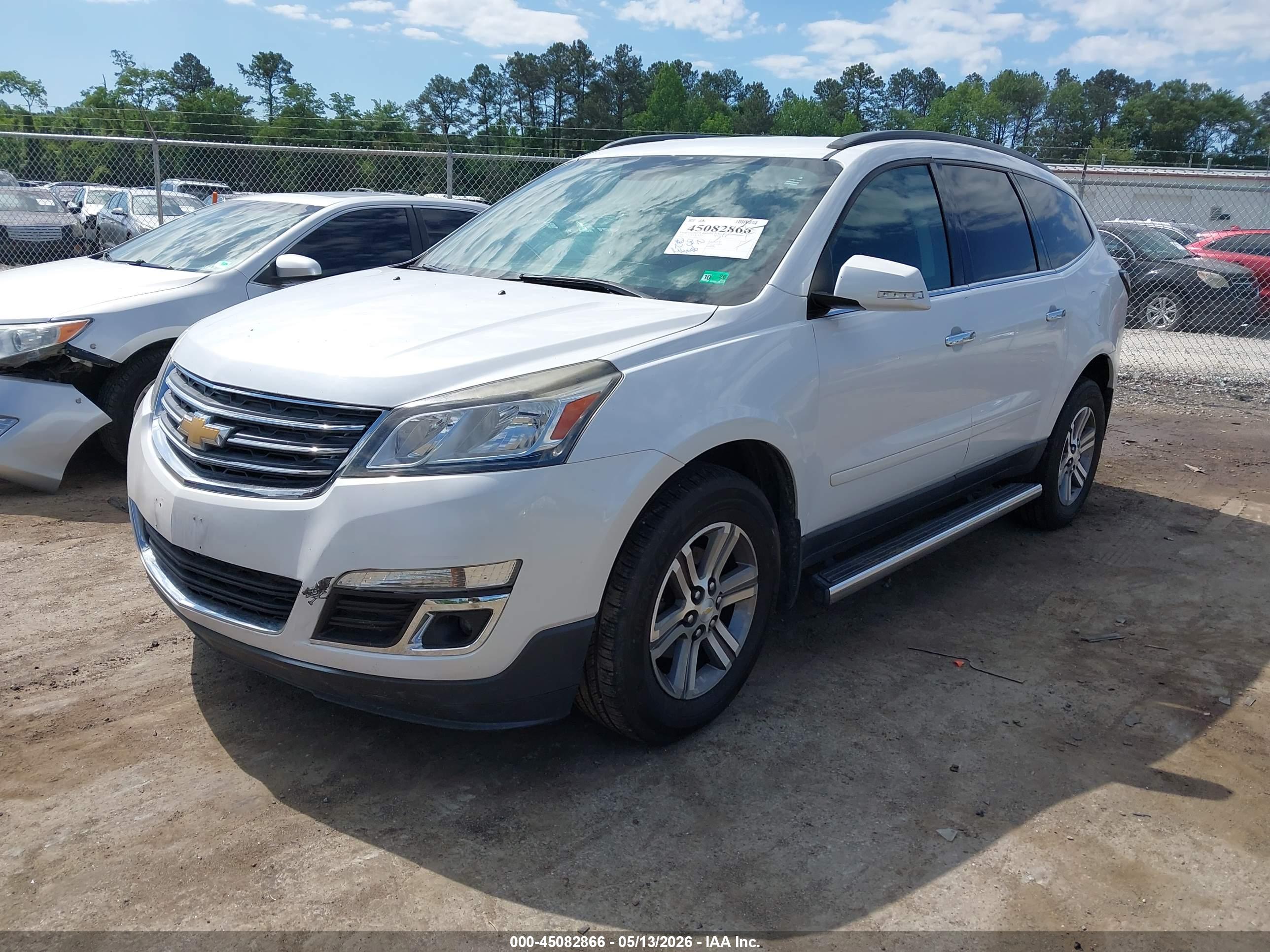 CHEVROLET TRAVERSE image 2
