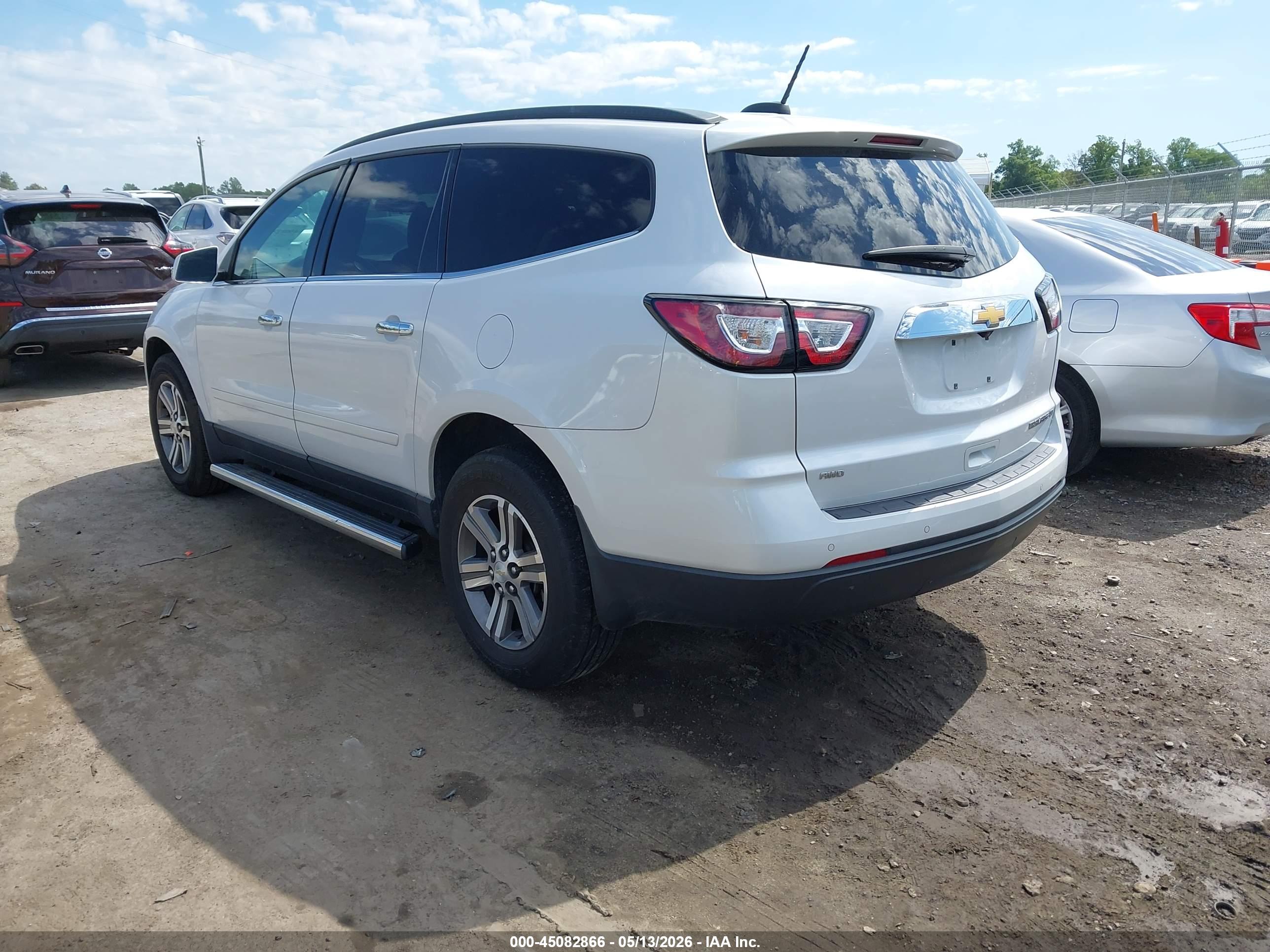 CHEVROLET TRAVERSE image 3