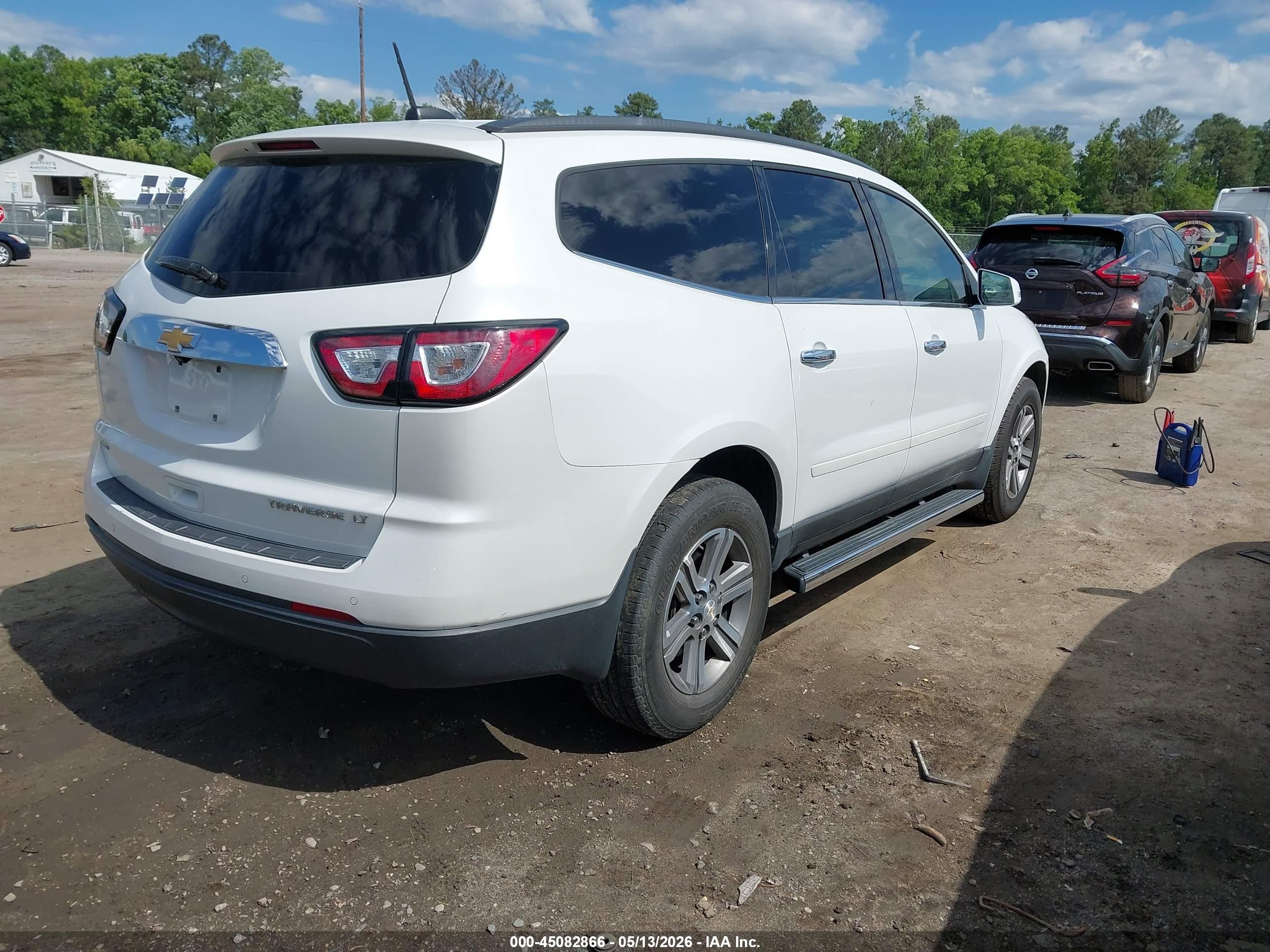 CHEVROLET TRAVERSE image 4