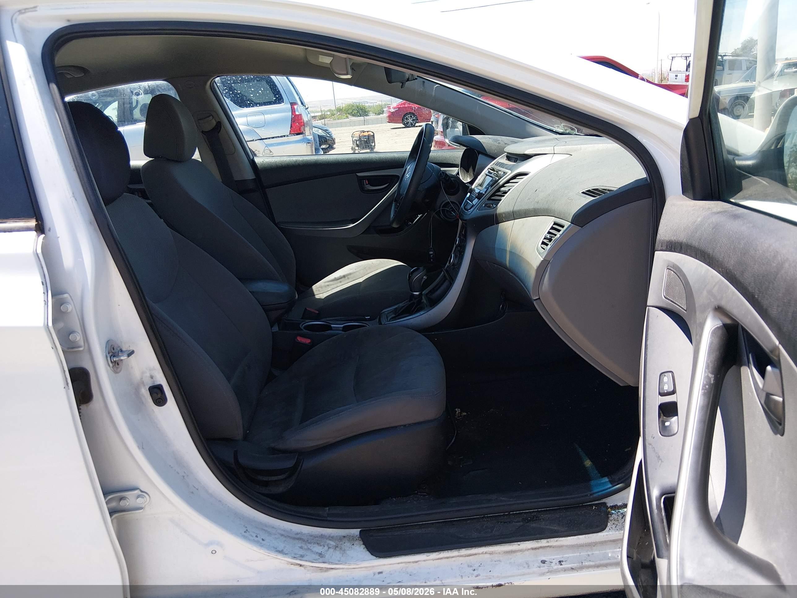HYUNDAI ELANTRA image 5