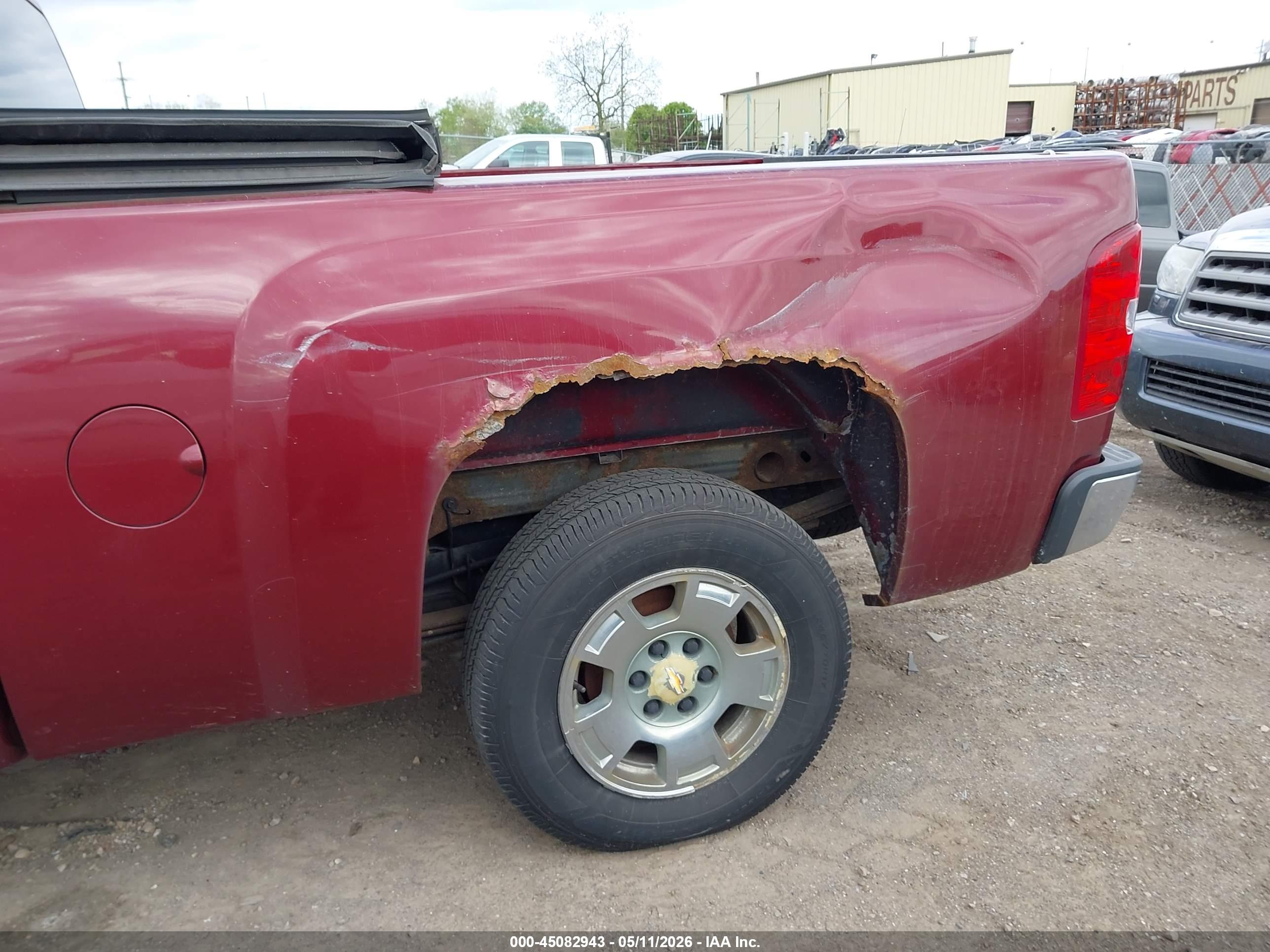 CHEVROLET SILVERADO image 6