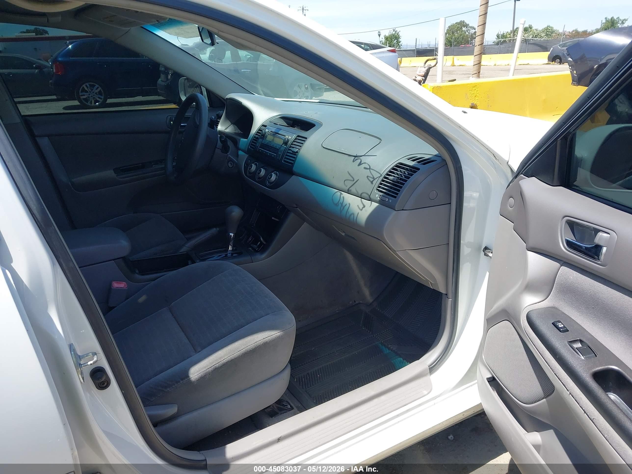 TOYOTA CAMRY image 5