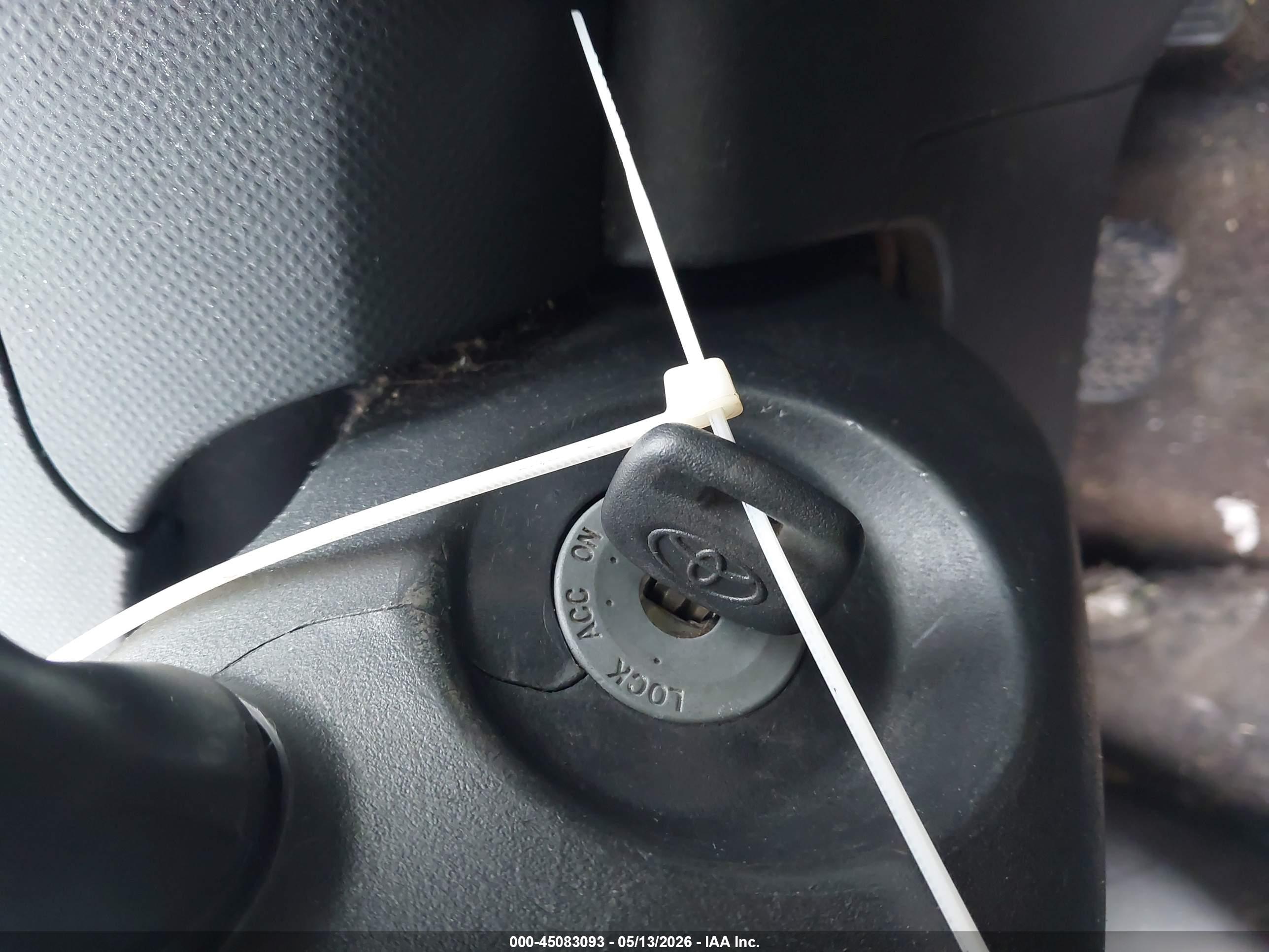 TOYOTA YARIS image 11
